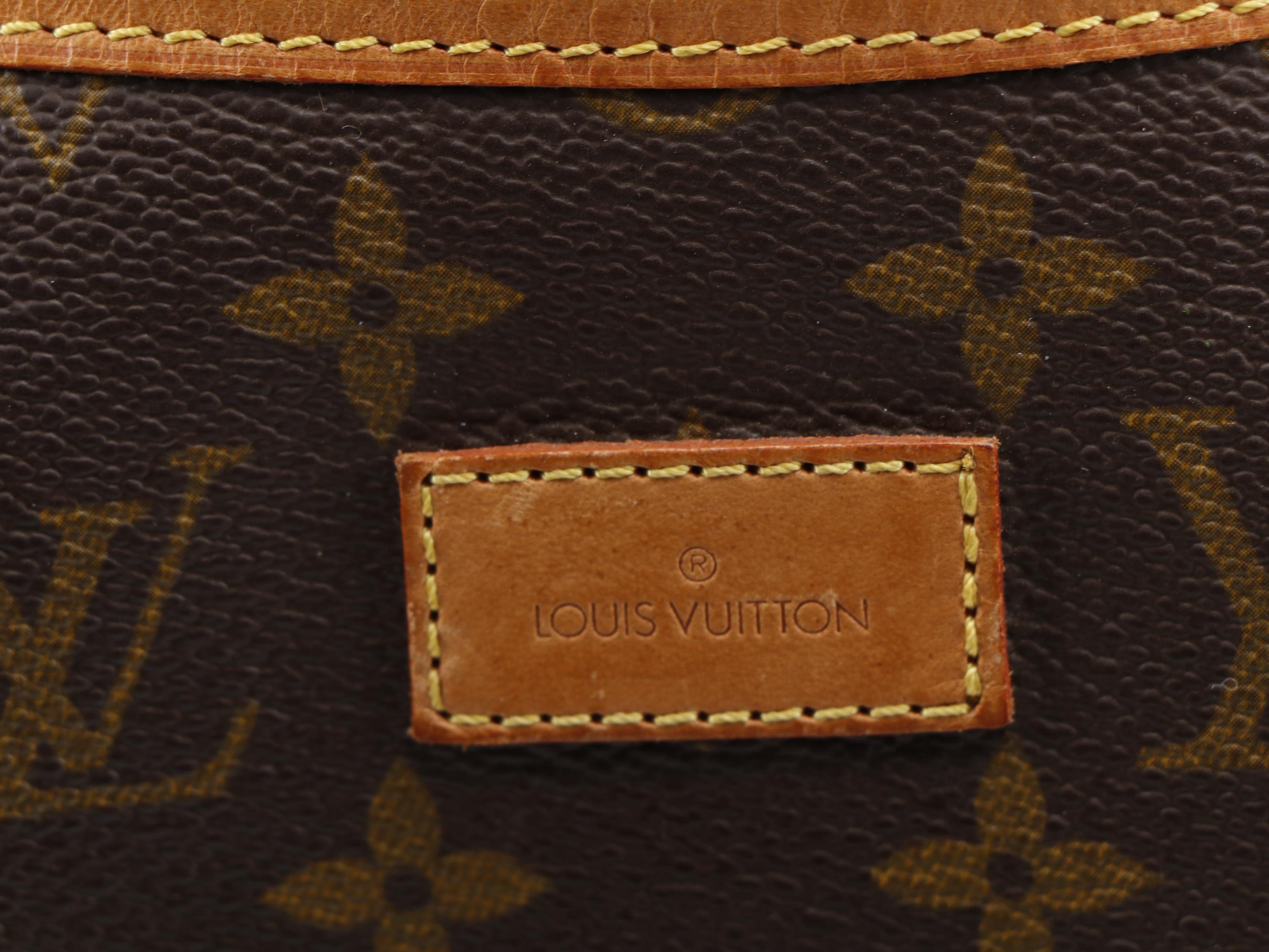 Louis Vuitton Saumur 35 Messenger Bag in Monogram Canvas and Vachetta Leather