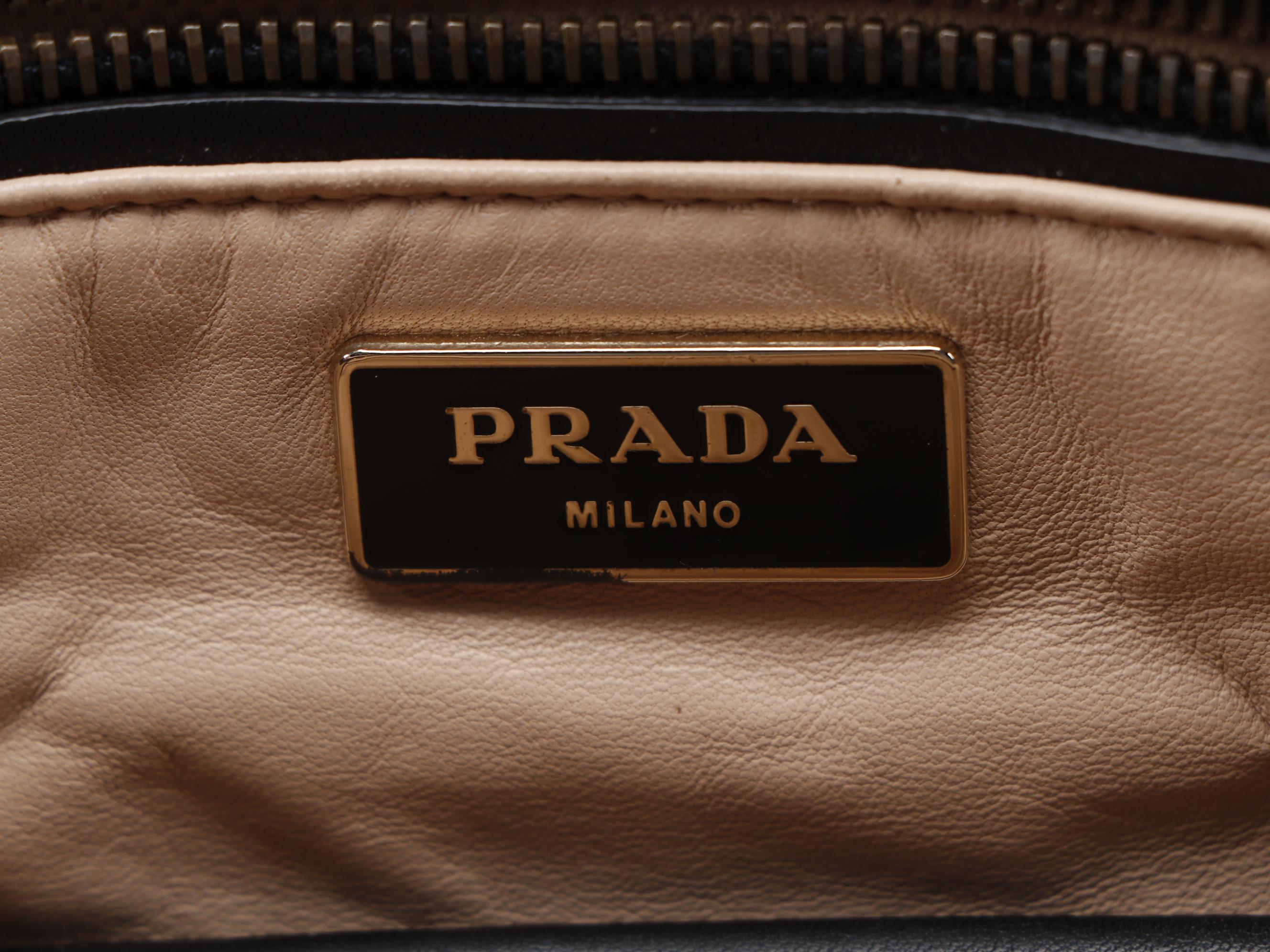 Prada Argilla Tote Bag in Nero City Calfskin Leather