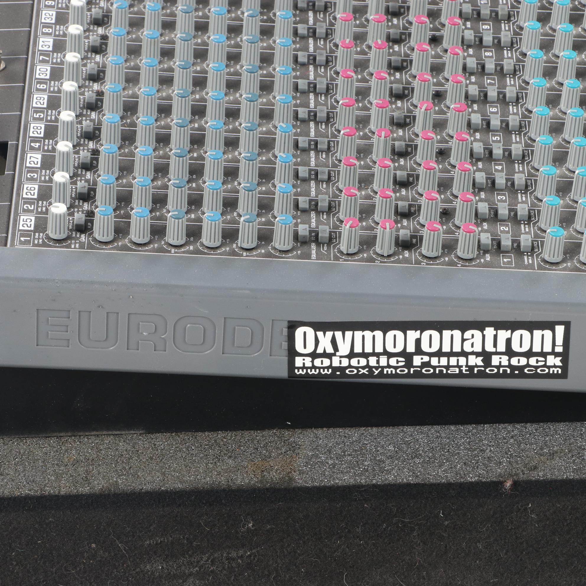 Behringer Eurodesk MX8000 Mixing Console with Road Case