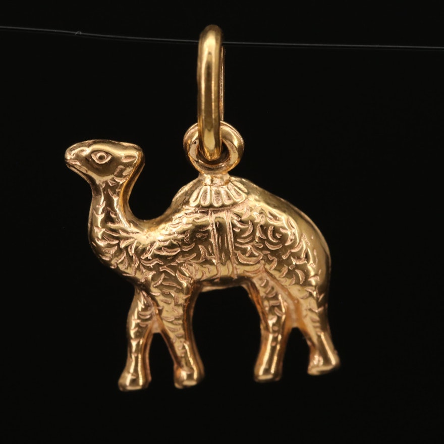18K Camel Pendant