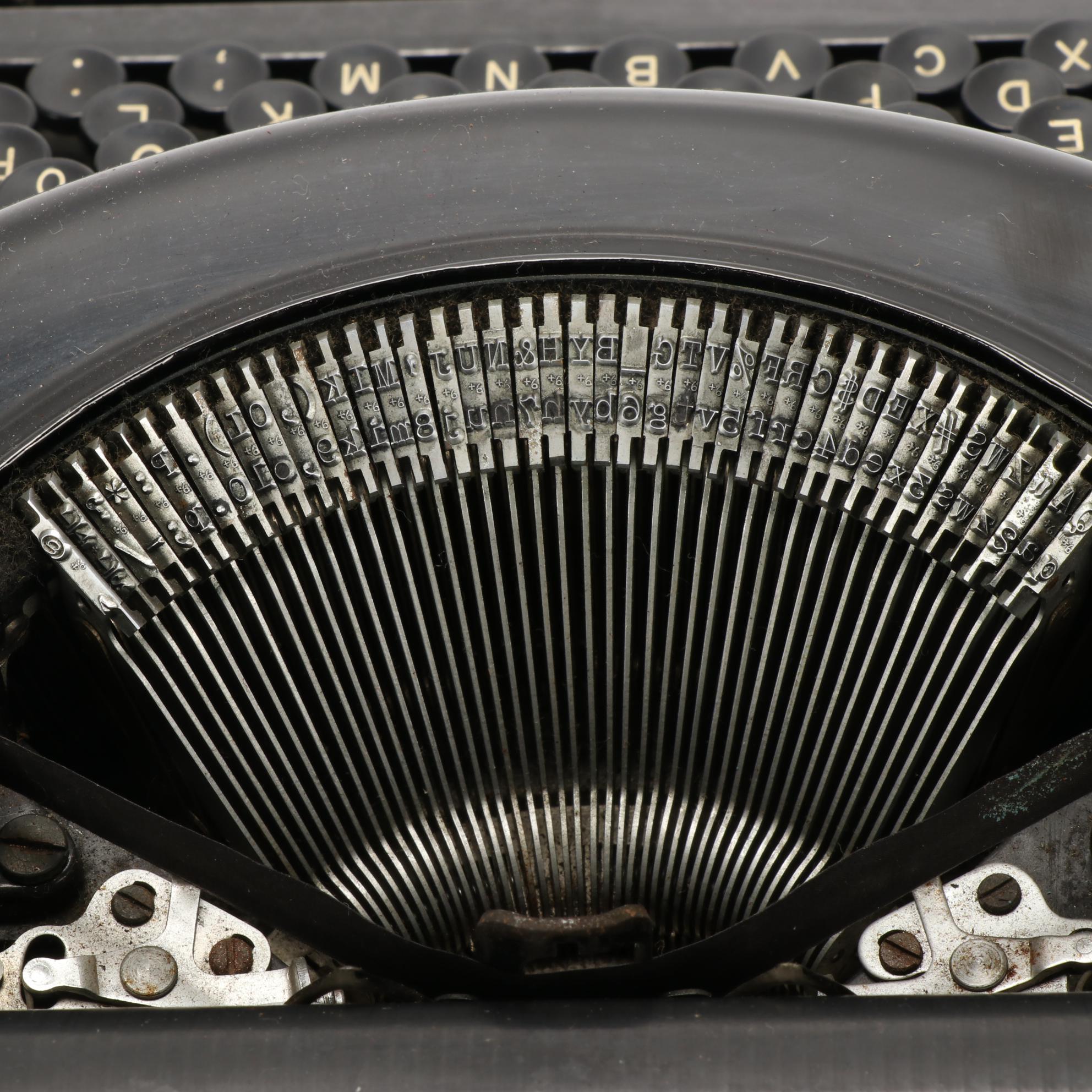 Remington Noiseless Model Seven Travel Typewriter