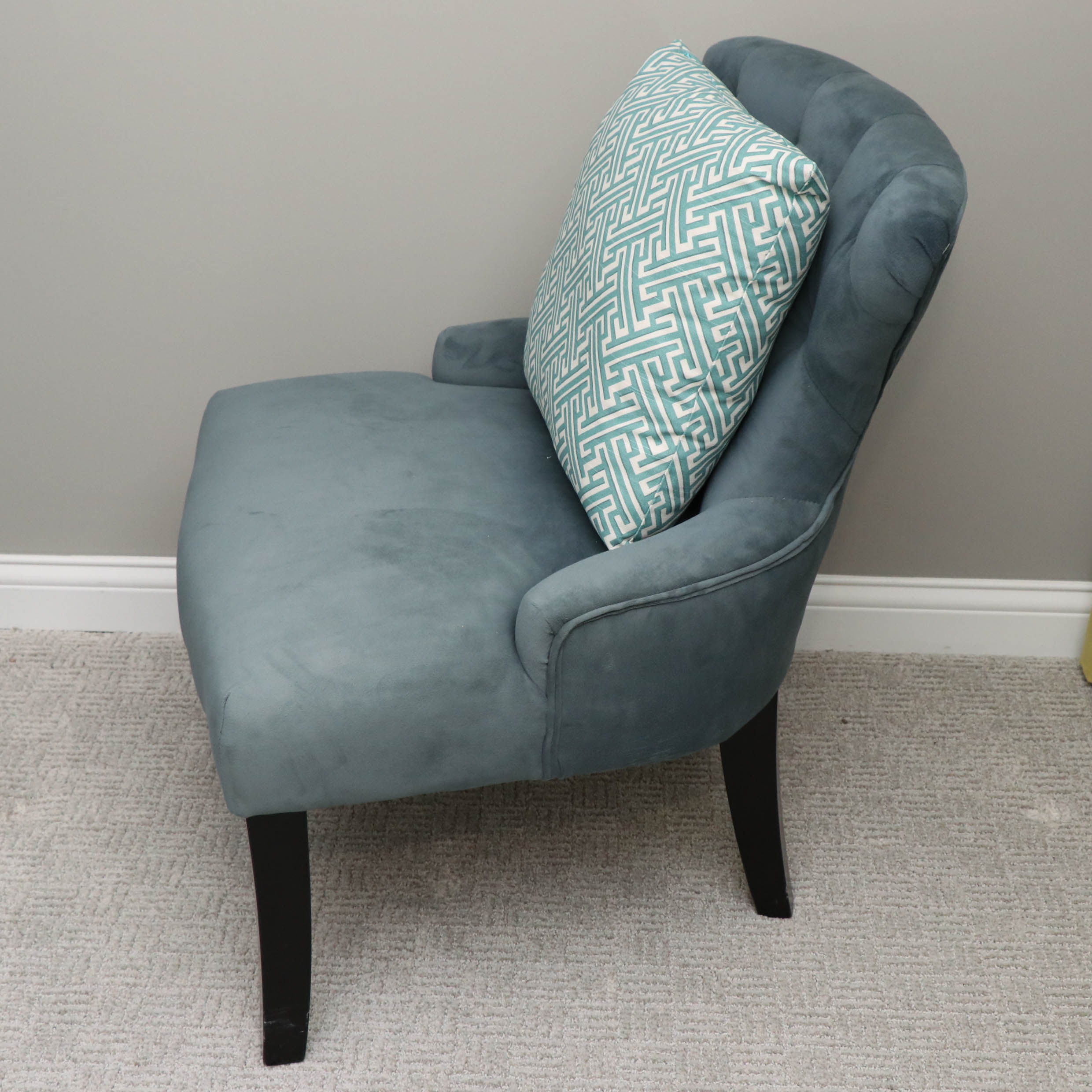 Teal Tufted Microfiber Slipper Chair with Pillow and Mirrored Side Table