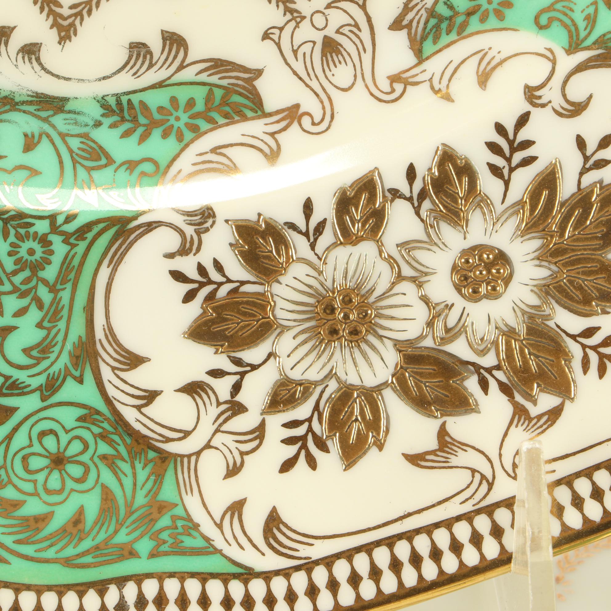 N.S.P. China Green and Gold Dinner Plates, Mid to Late 20th Century