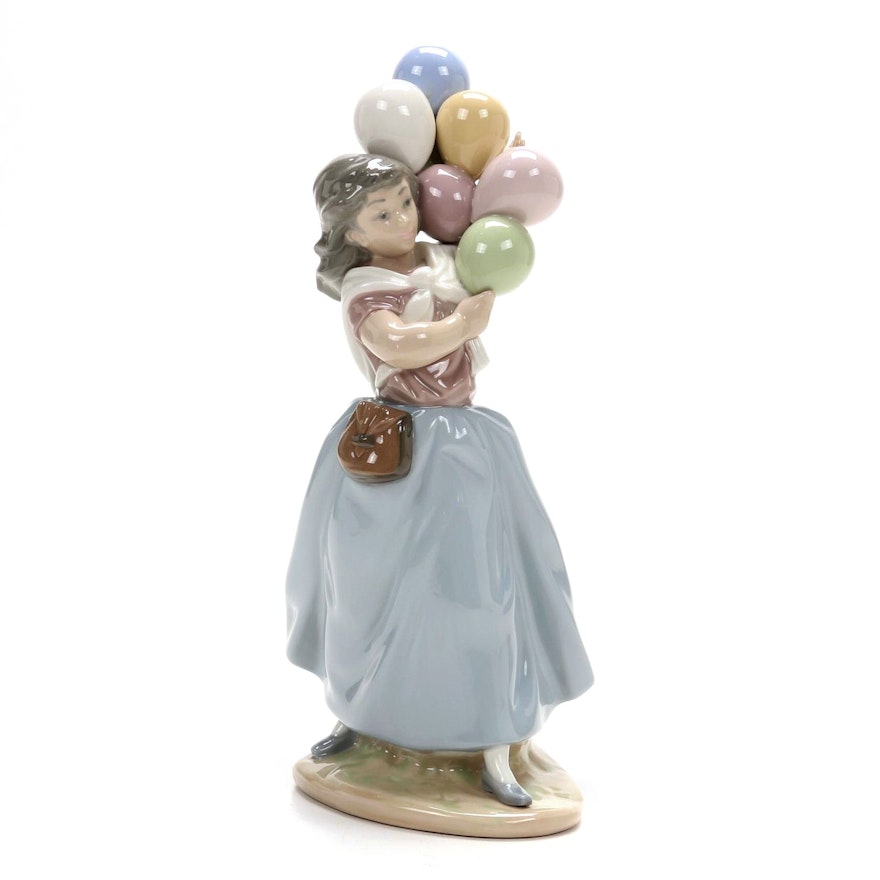 Lladró " Balloon Seller" Porcelain Figurine Designed by Vicente Martínez