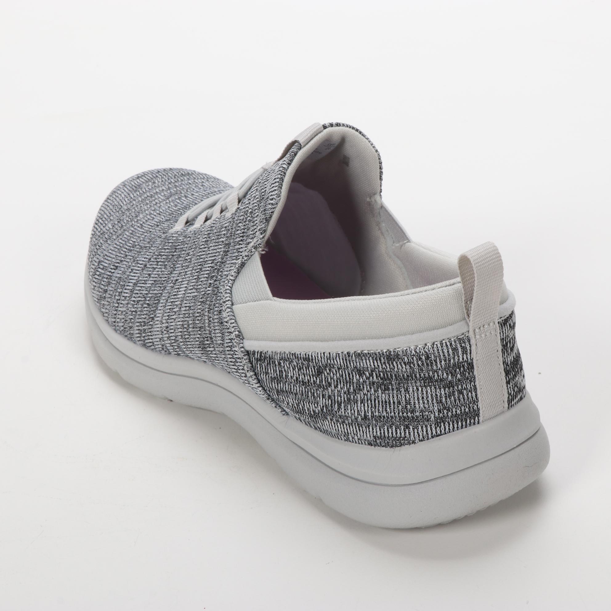 Rykä Maisey and Elia Sneakers in Vapor Grey and Fresh Navy