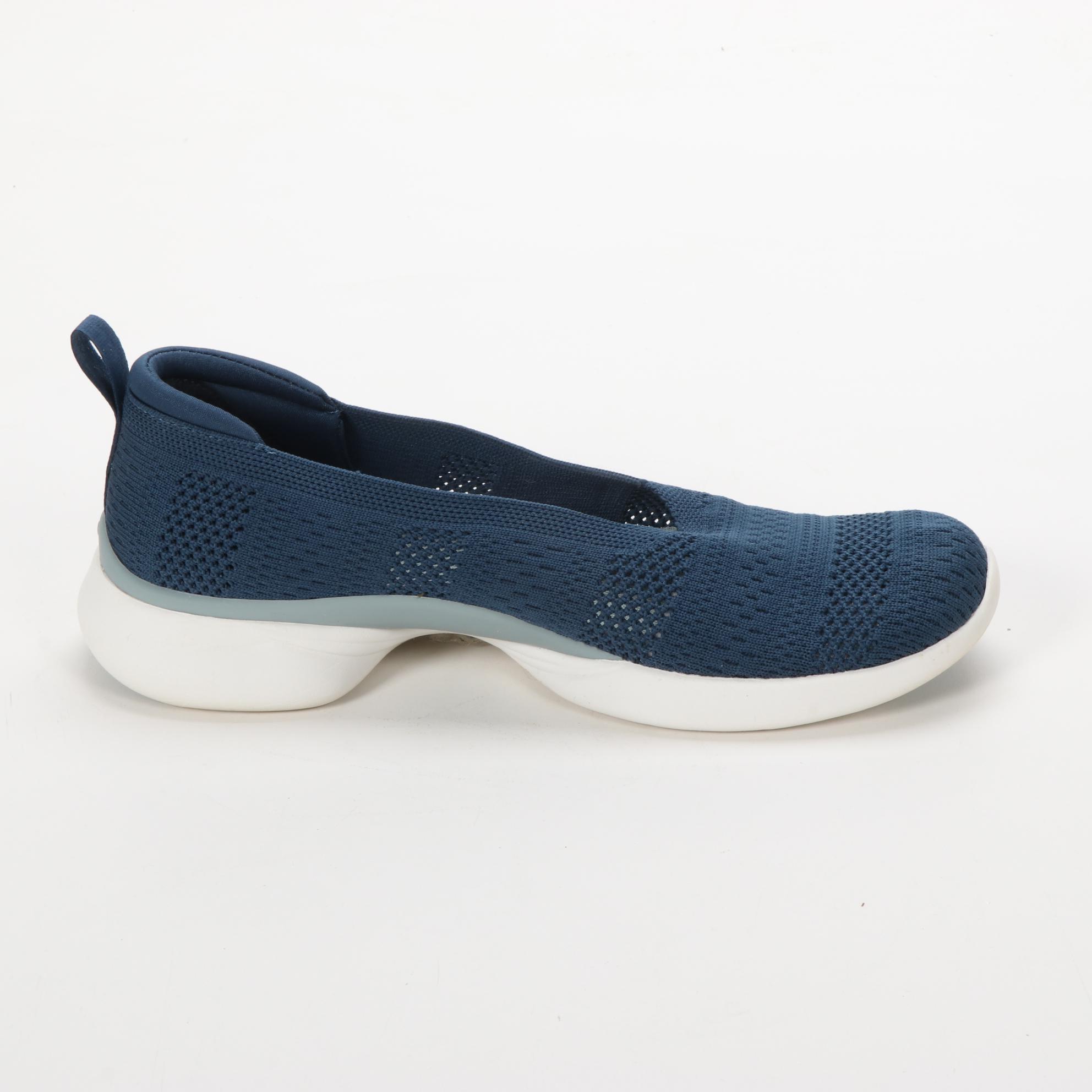 Rykä Maisey and Elia Sneakers in Vapor Grey and Fresh Navy