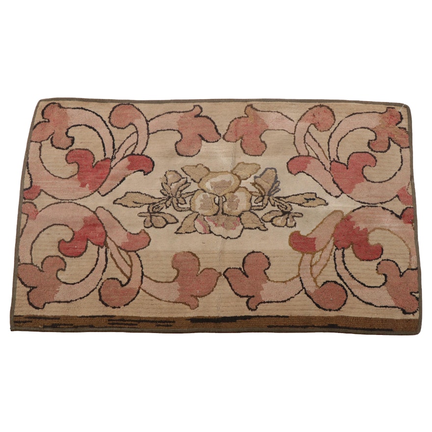 2'3 x 3'8 Hand-Hooked American Floral Accent Rug
