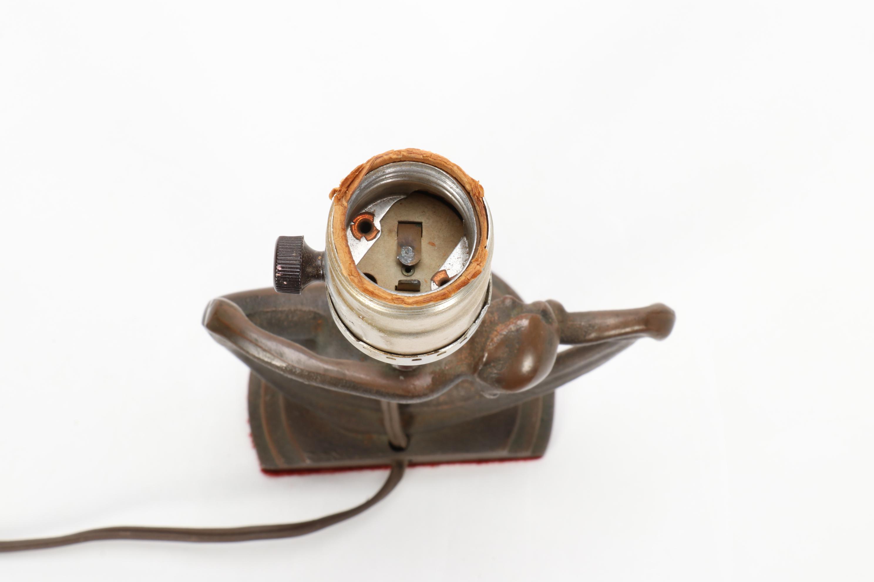 Art Deco Bronze Nude Lady Boudoir Lamp, Early to Mid 20th Century