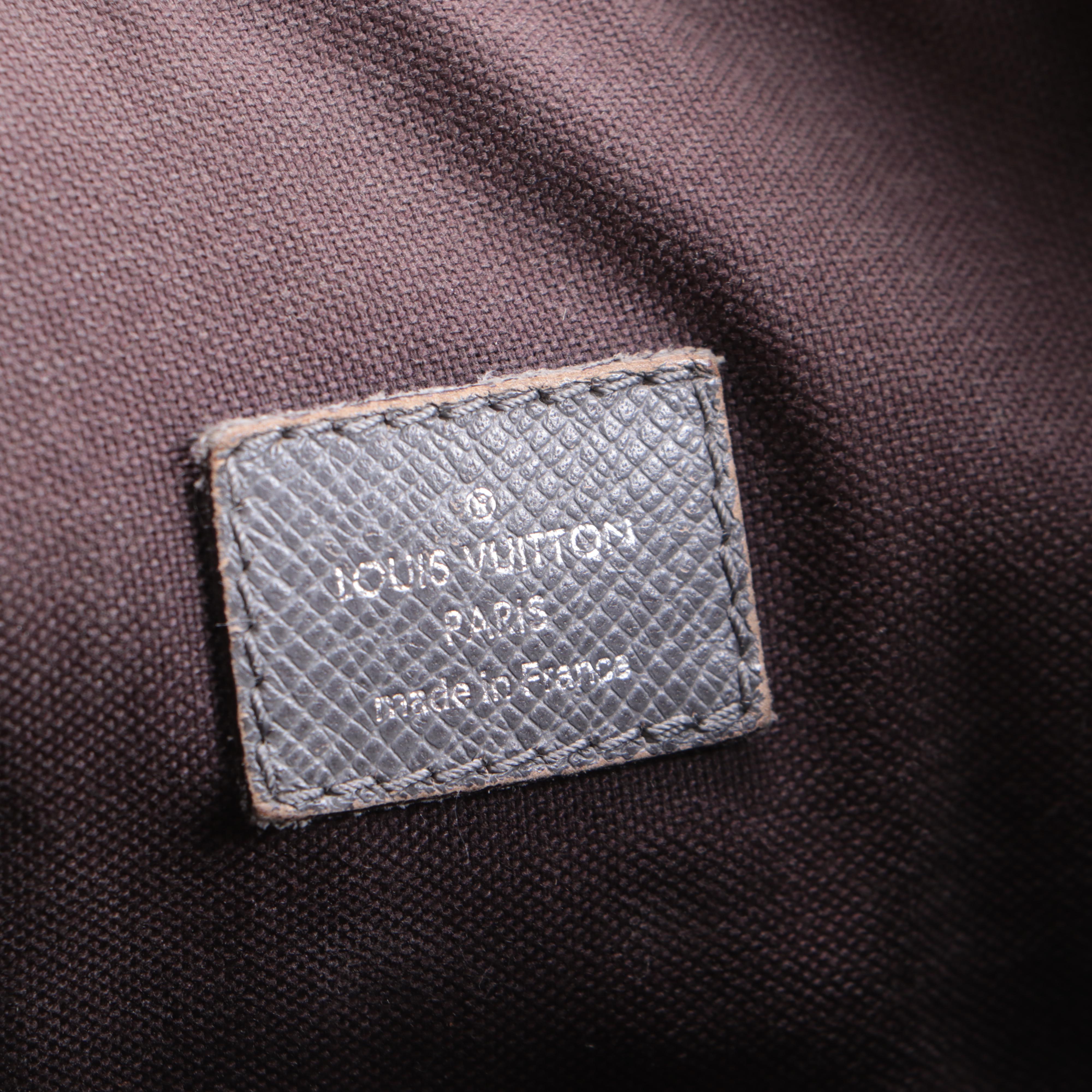 Louis Vuitton Sasha Messenger Bag in Glacier Grey Taiga Leather