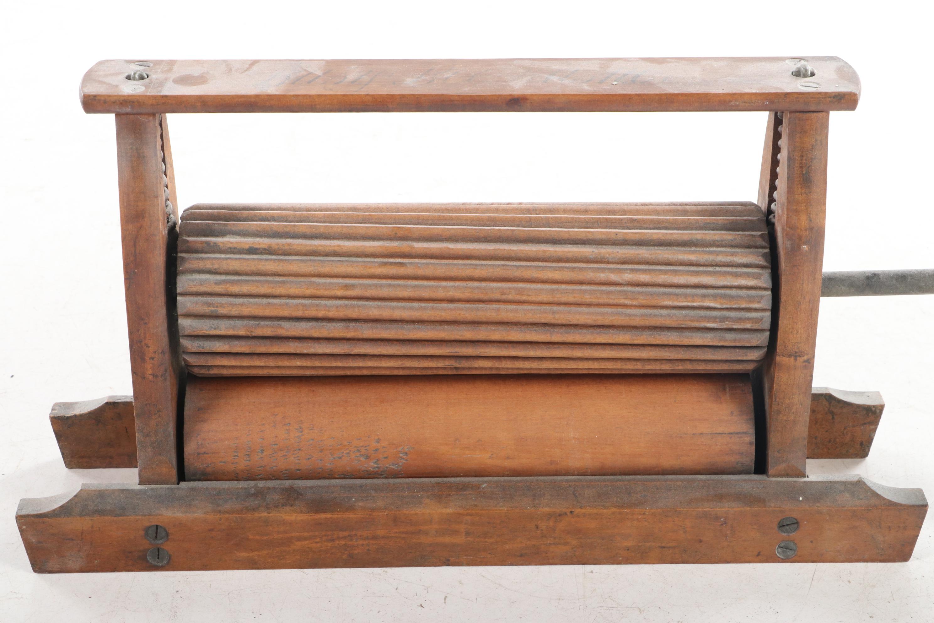 "Busy Bee" Clothes Wringer, Early 20th Century