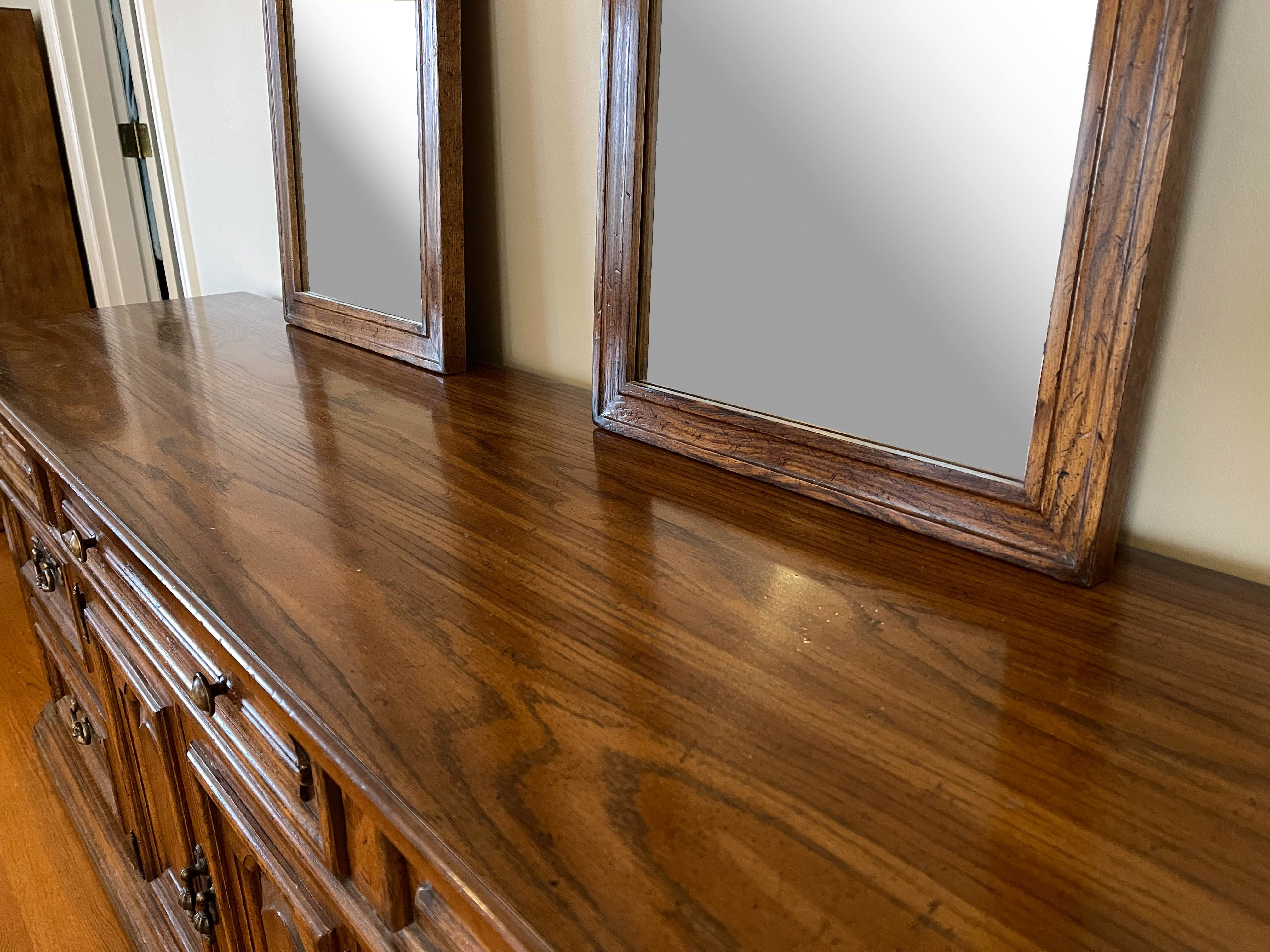 Drexel-Heritage "Bishopsgate" Oak Dresser with Mirrors, Late 20th Century