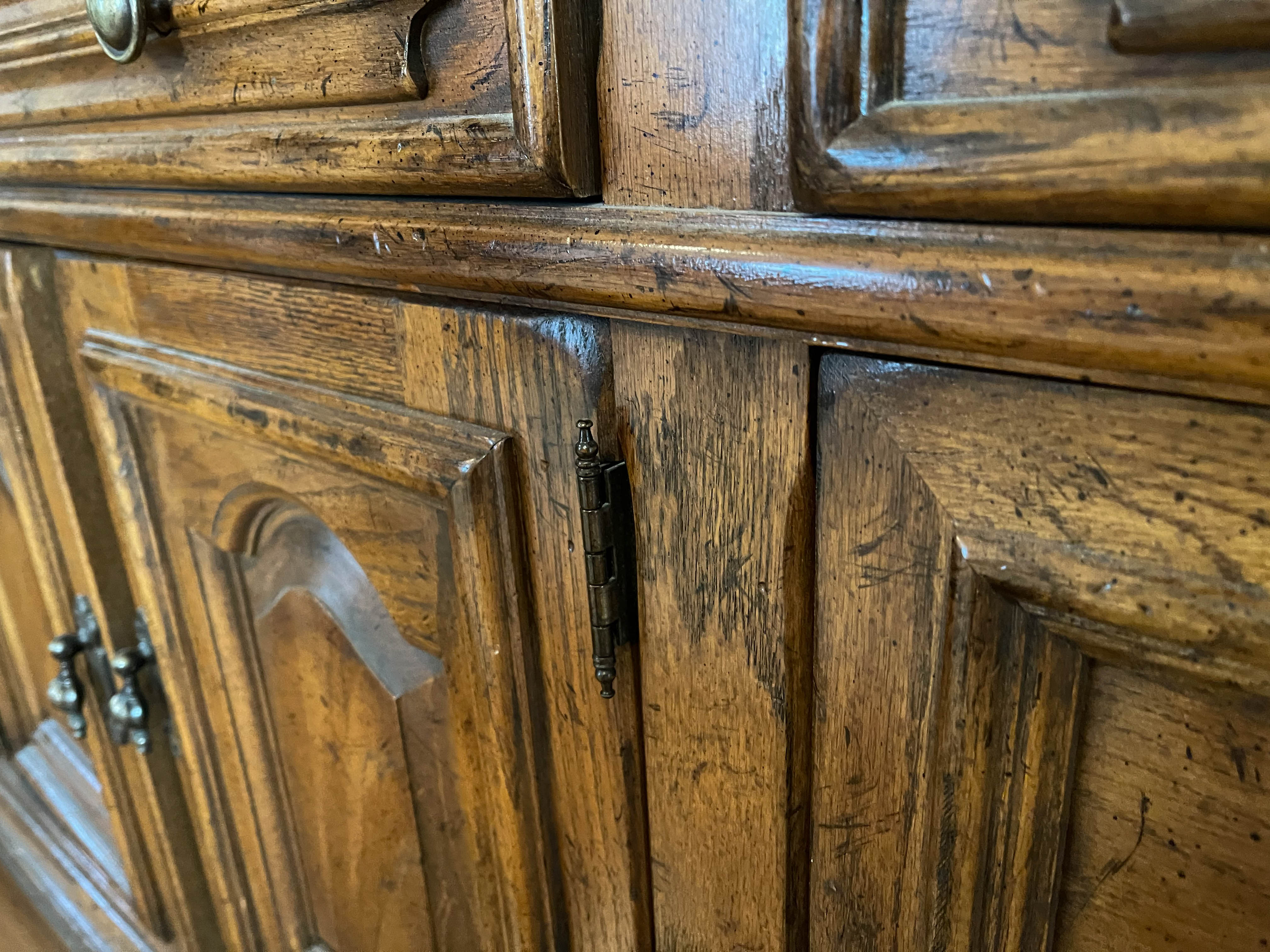 Drexel-Heritage "Bishopsgate" Oak Dresser with Mirrors, Late 20th Century