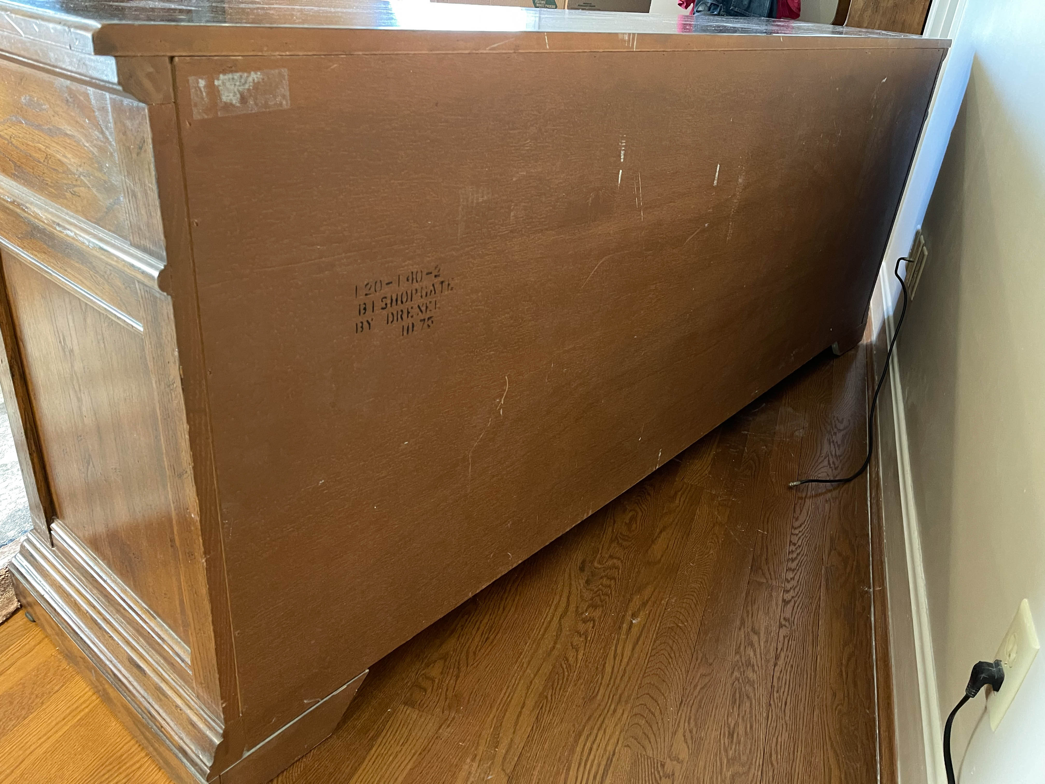 Drexel-Heritage "Bishopsgate" Oak Dresser with Mirrors, Late 20th Century