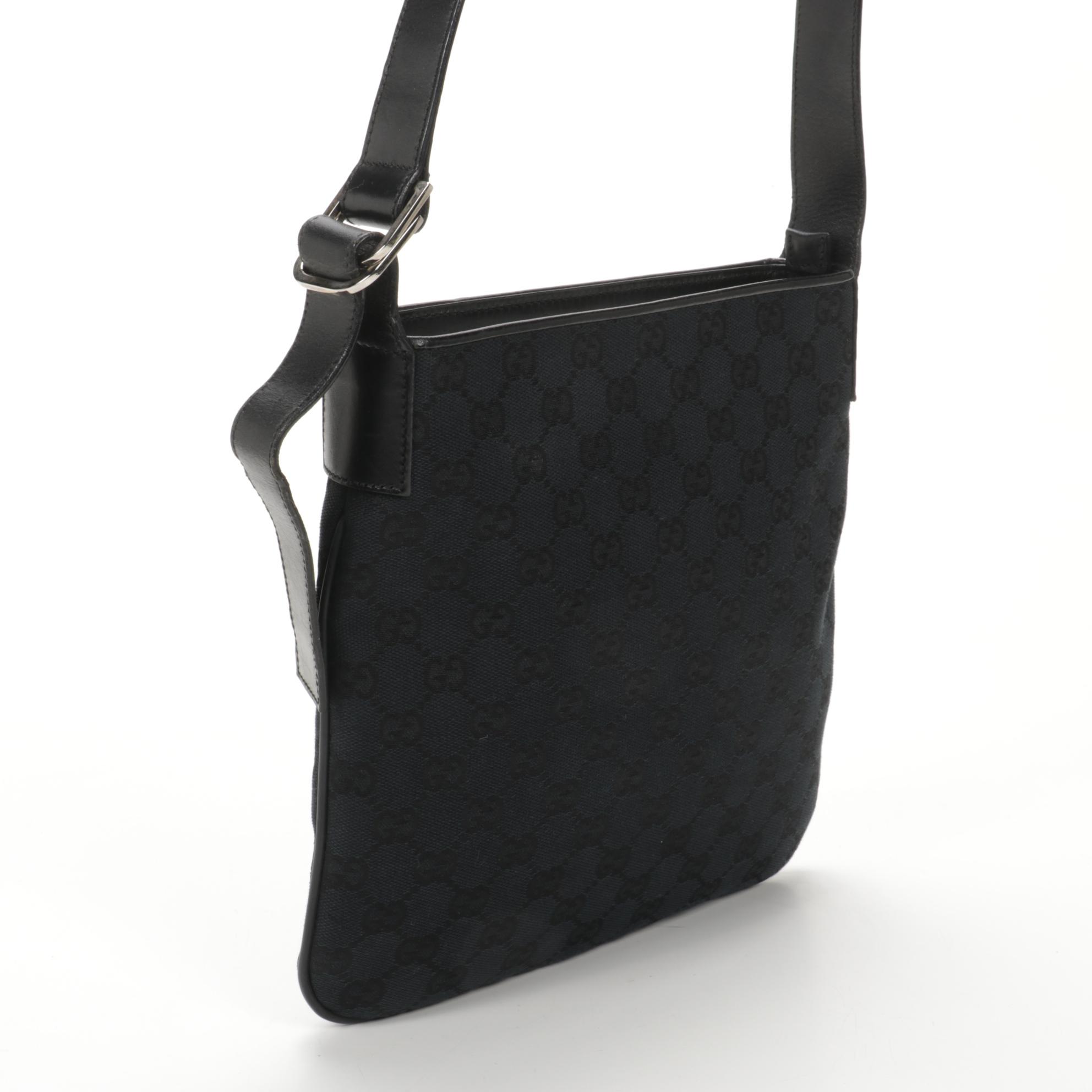 Gucci Shoulder Bag in Black GG Canvas and Leather