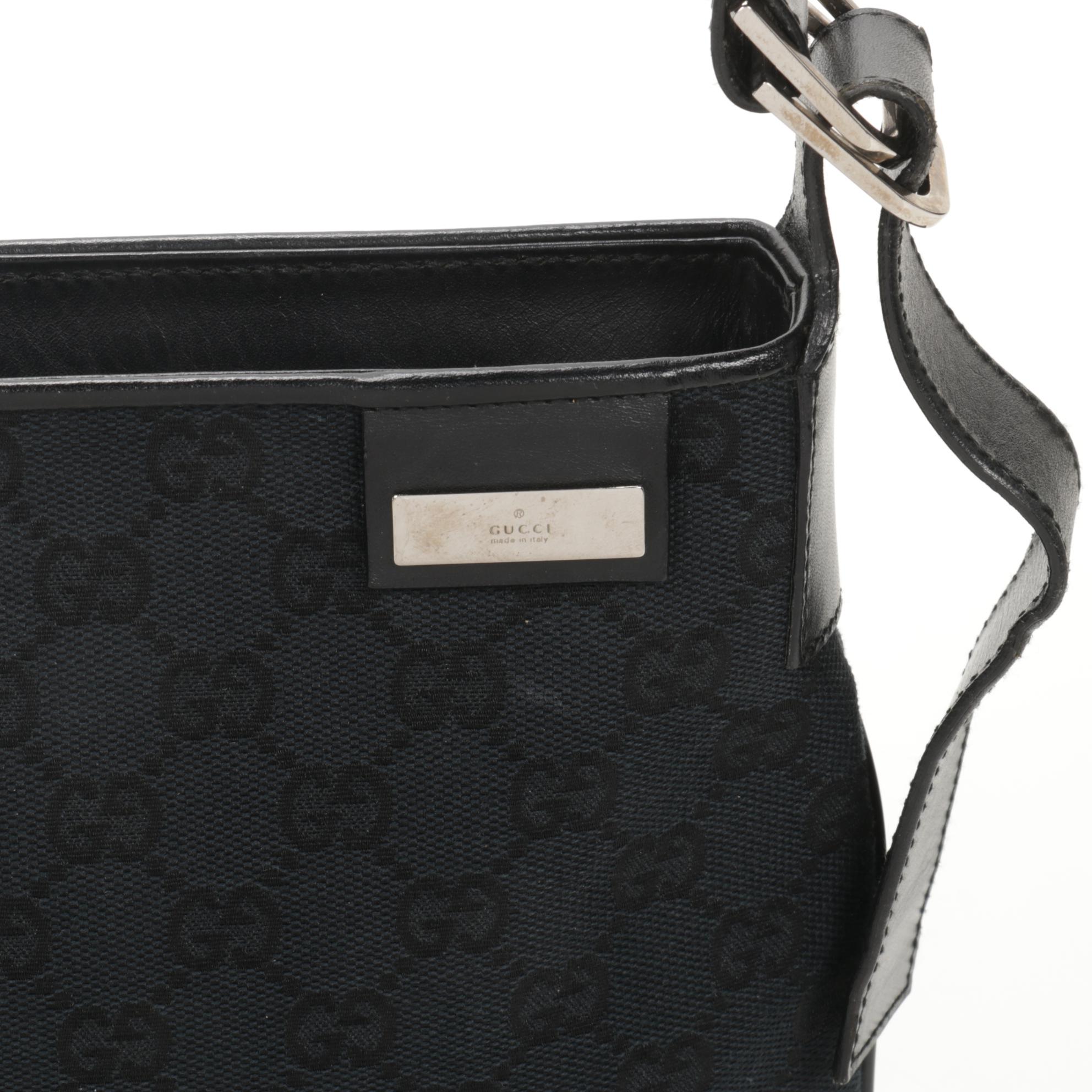 Gucci Shoulder Bag in Black GG Canvas and Leather