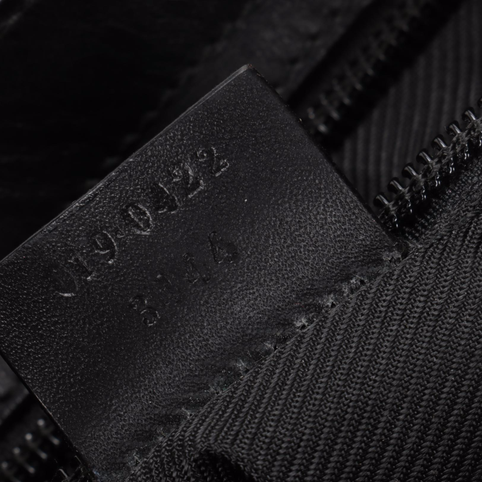 Gucci Shoulder Bag in Black GG Canvas and Leather