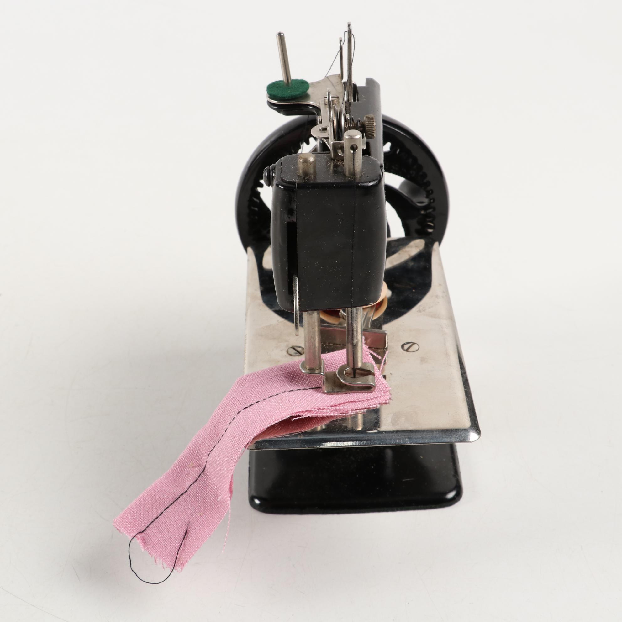 Singer Sewhandy Model 20 Miniature Sewing Machine, Circa 1950s