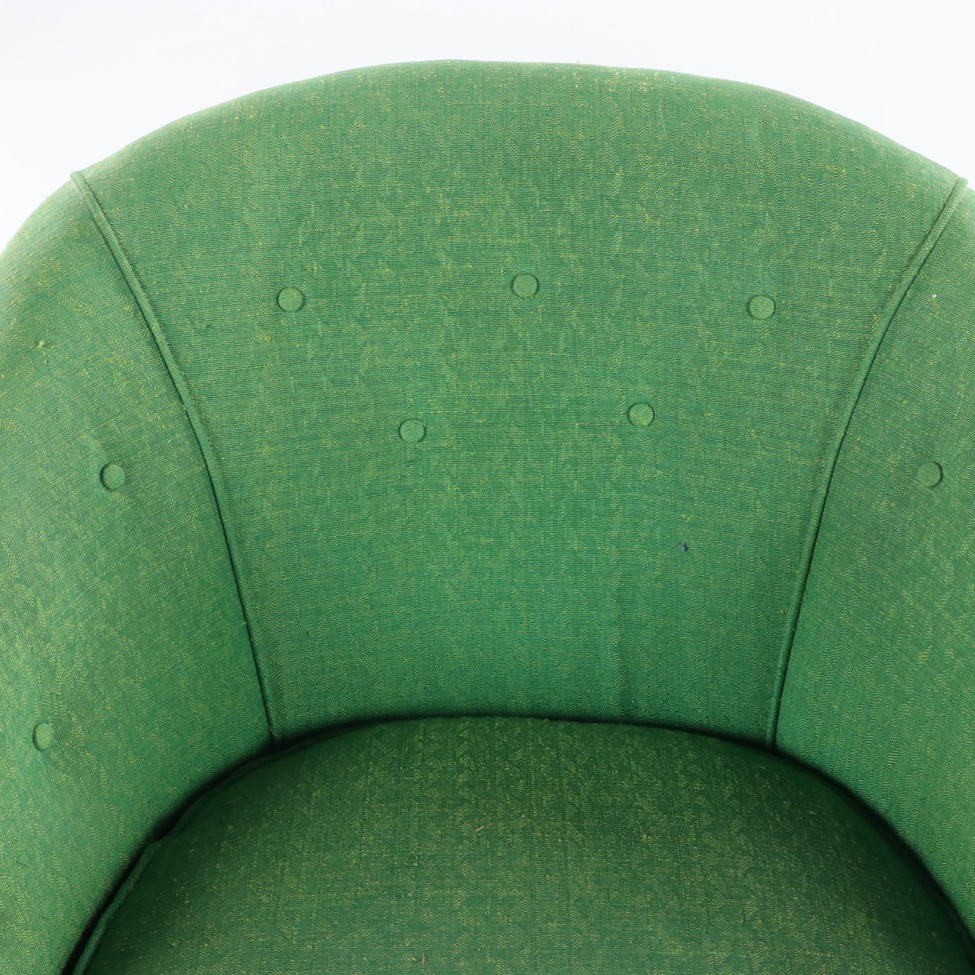 Pair of Shaw Mfg. Co. Modernist Button-Down Swivel Tub Chairs, circa 1970