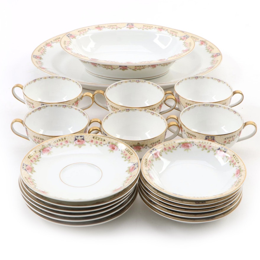 Théodore Haviland Floral Motif Porcelain Dinnerware, Early 20th Century