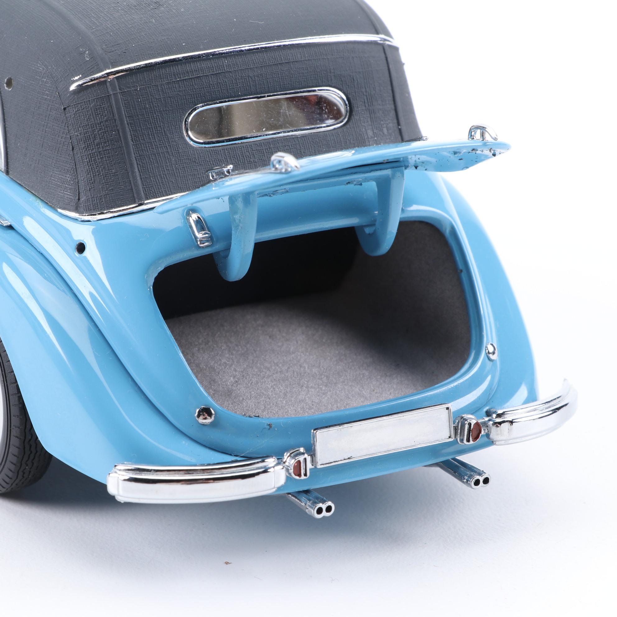 CMC 1936 Mercedes-Benz 540K Cabriolet B 1:24 Scale Model Car