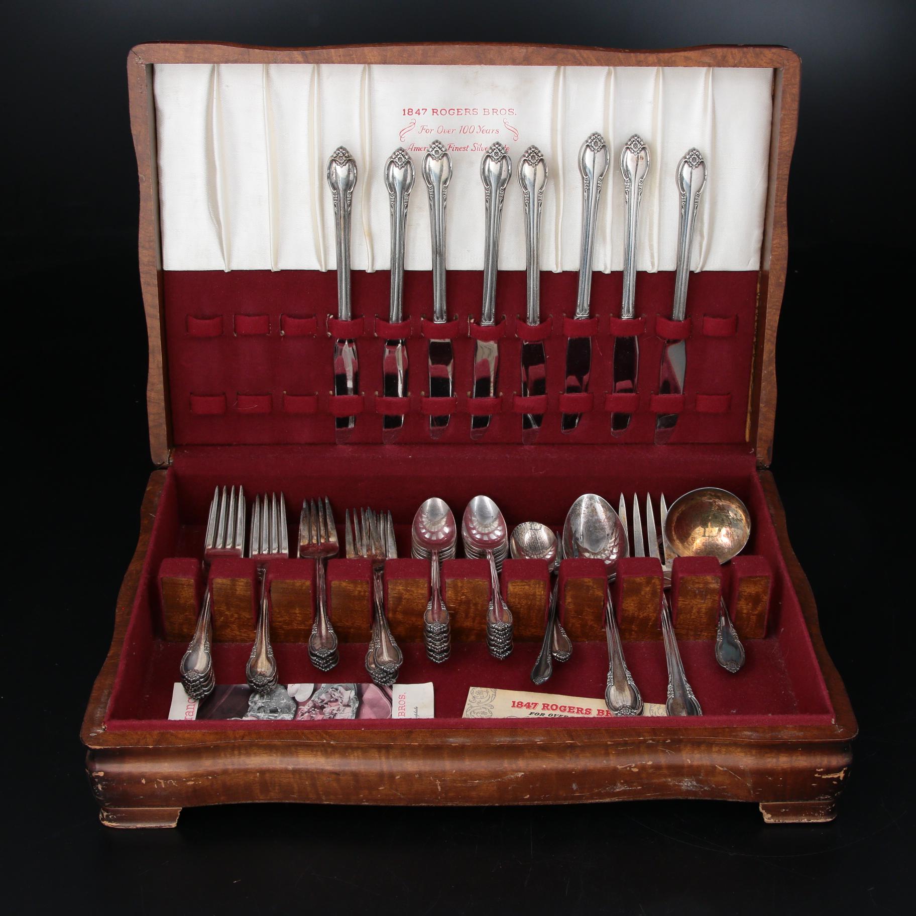 1847 Rogers Bros. "Remembrance" Silver Plate Flatware with Chest, 1940s