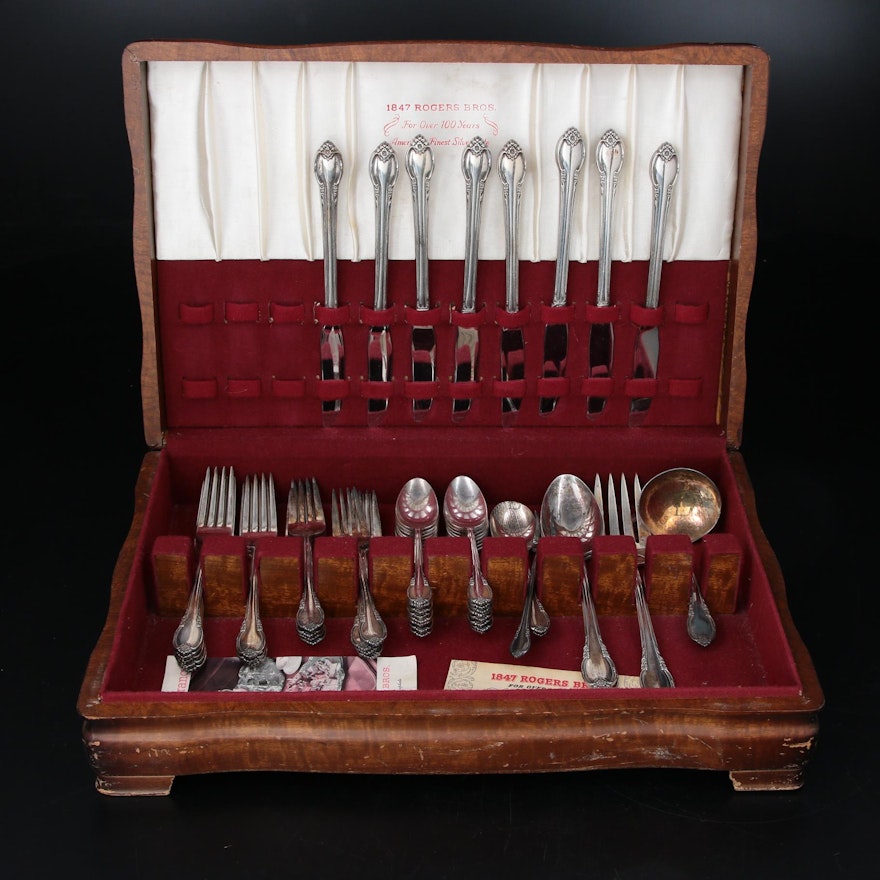 1847 Rogers Bros. "Remembrance" Silver Plate Flatware with Chest, 1940s