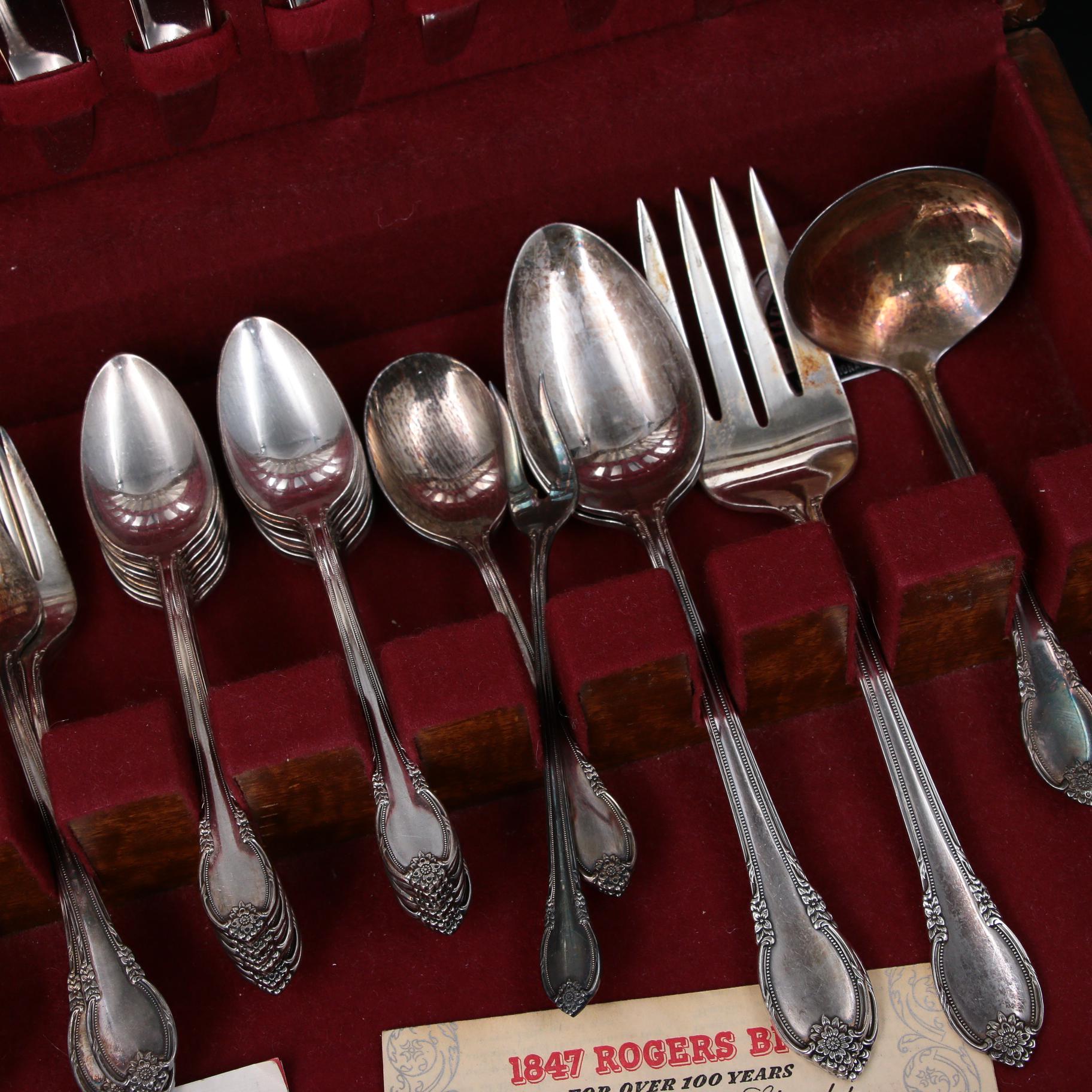 1847 Rogers Bros. "Remembrance" Silver Plate Flatware with Chest, 1940s