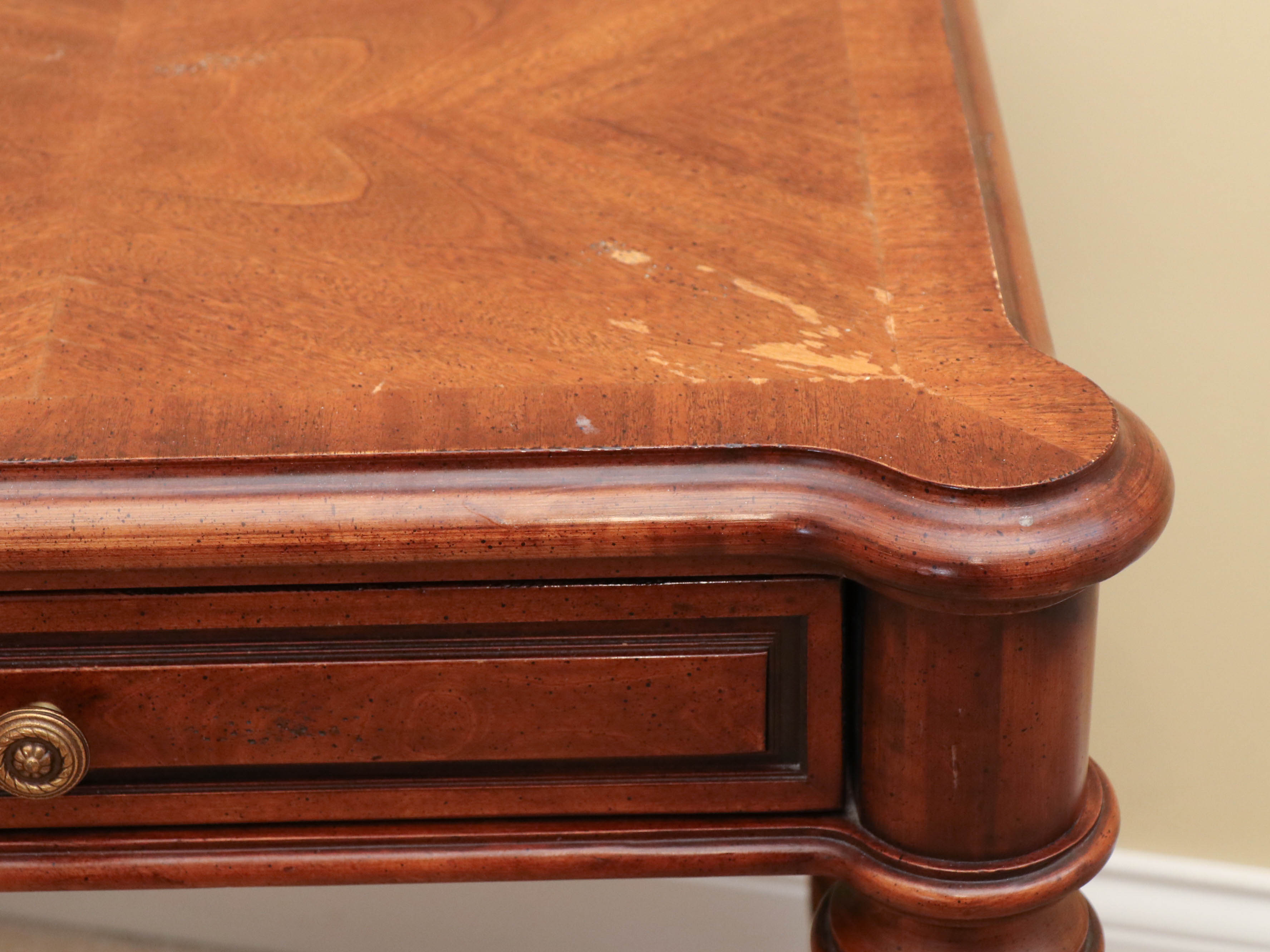 Pair of Hickory White "Balmoral" Mahogany Bedside Tables