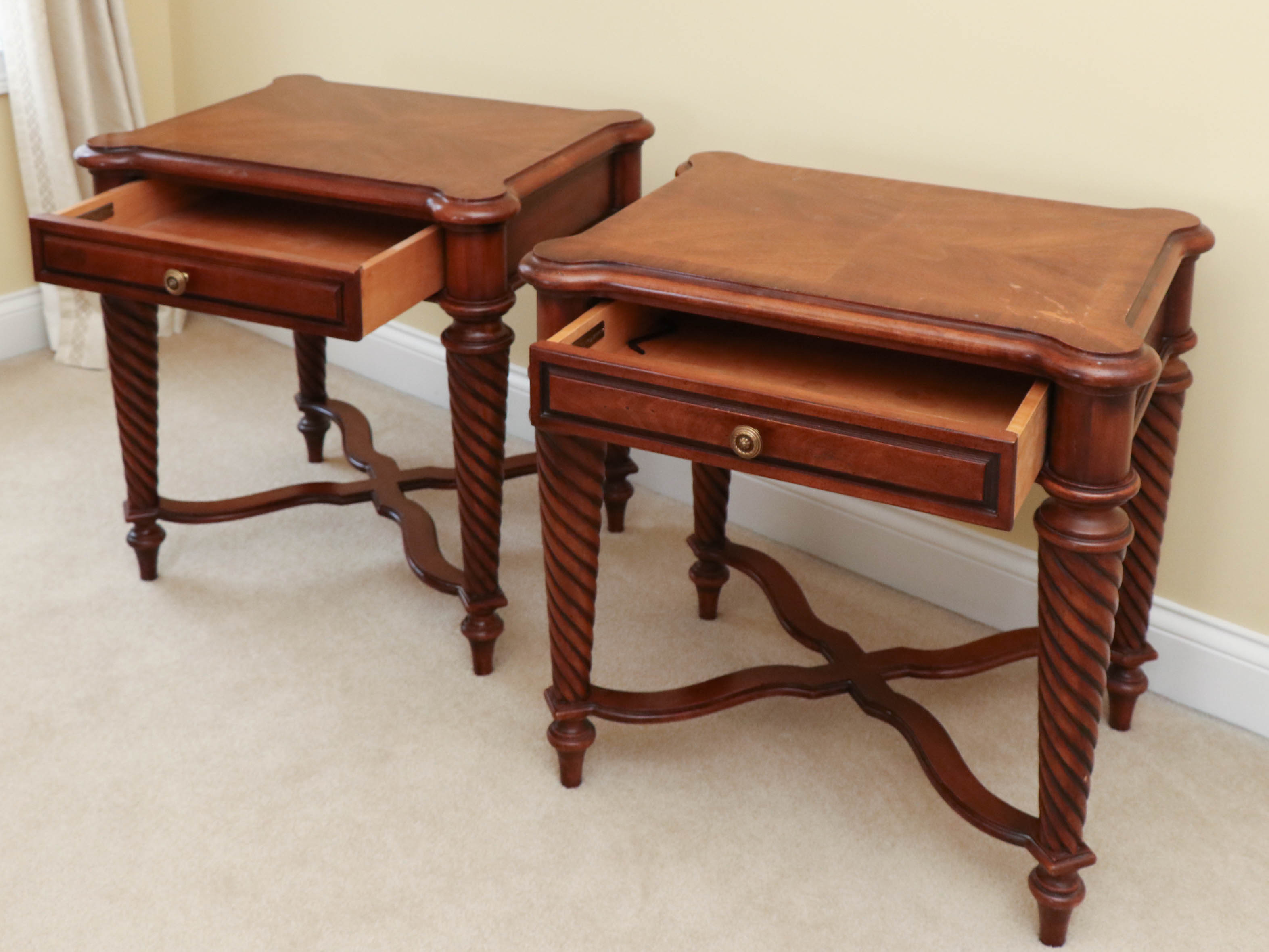 Pair of Hickory White "Balmoral" Mahogany Bedside Tables