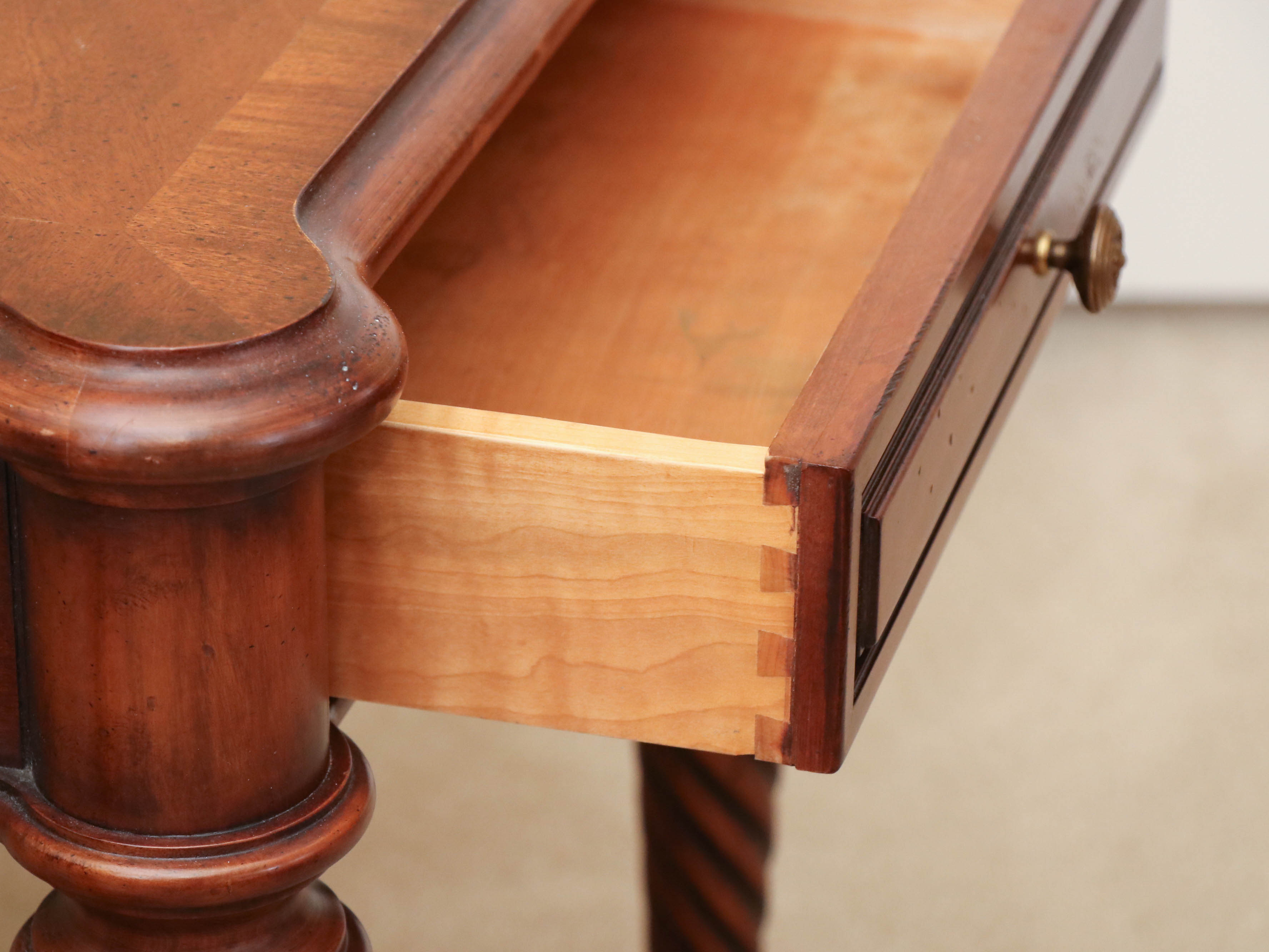 Pair of Hickory White "Balmoral" Mahogany Bedside Tables