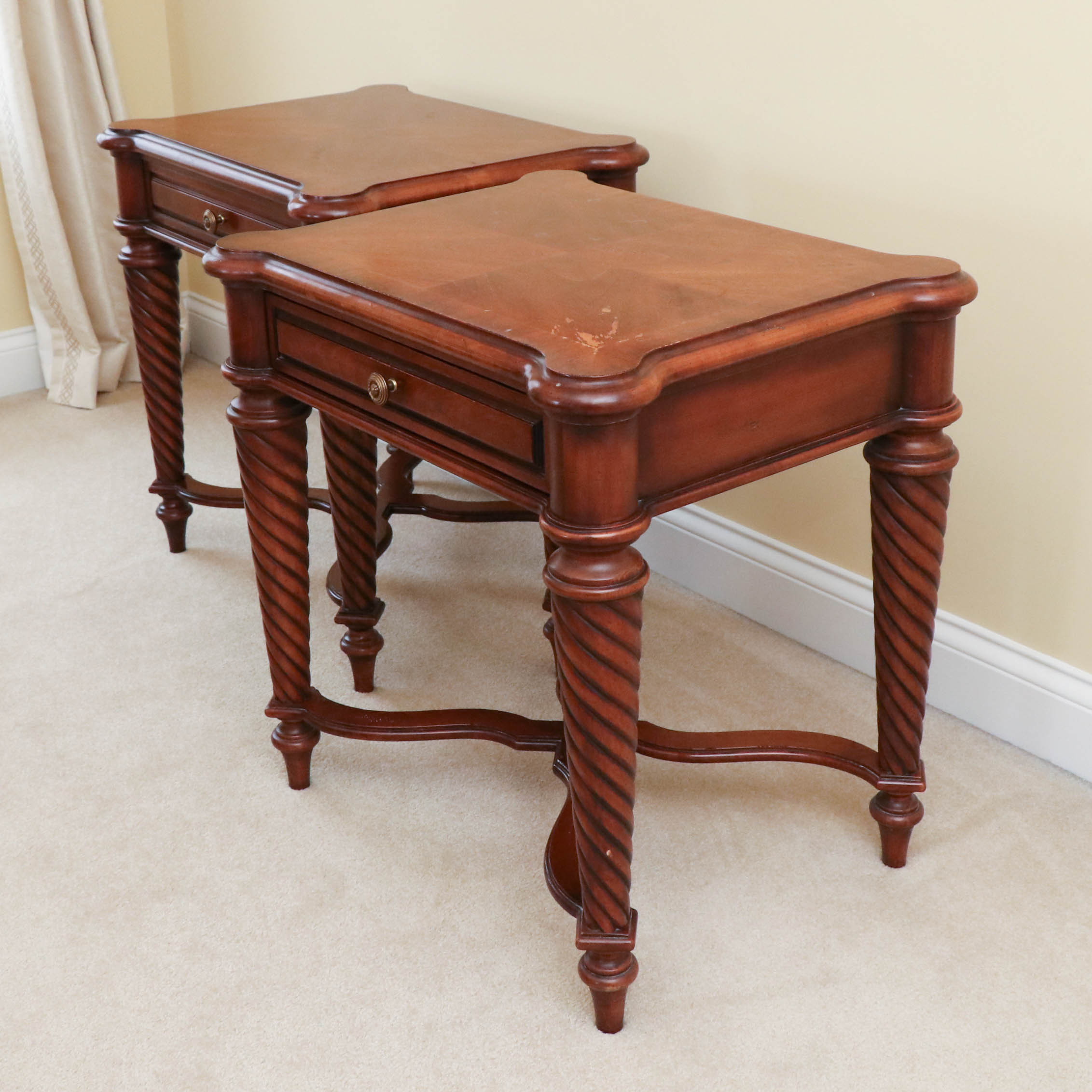 Pair of Hickory White "Balmoral" Mahogany Bedside Tables