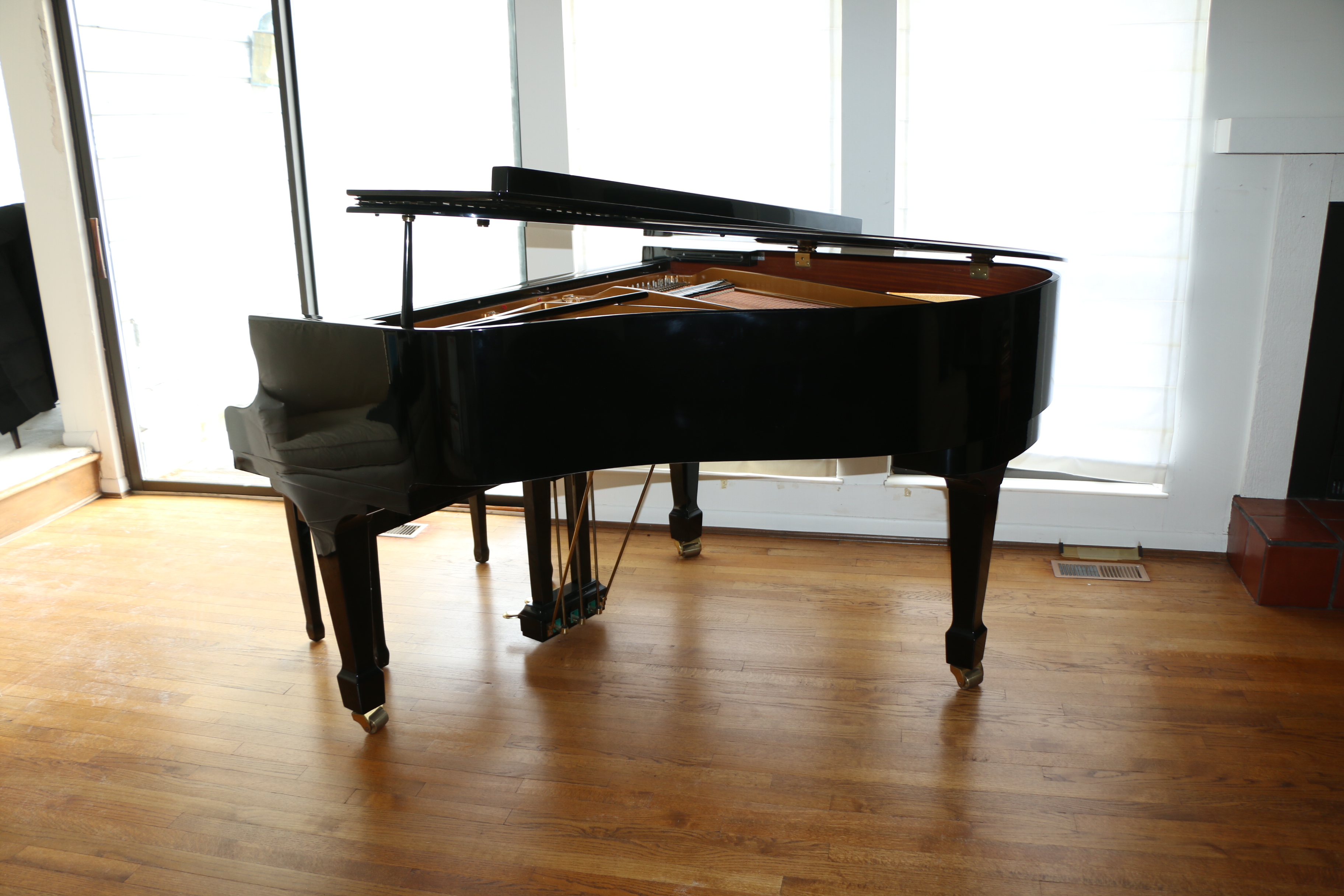 Samick Gloss Black Baby Grand Piano with Piano Bench, Late 20th Century