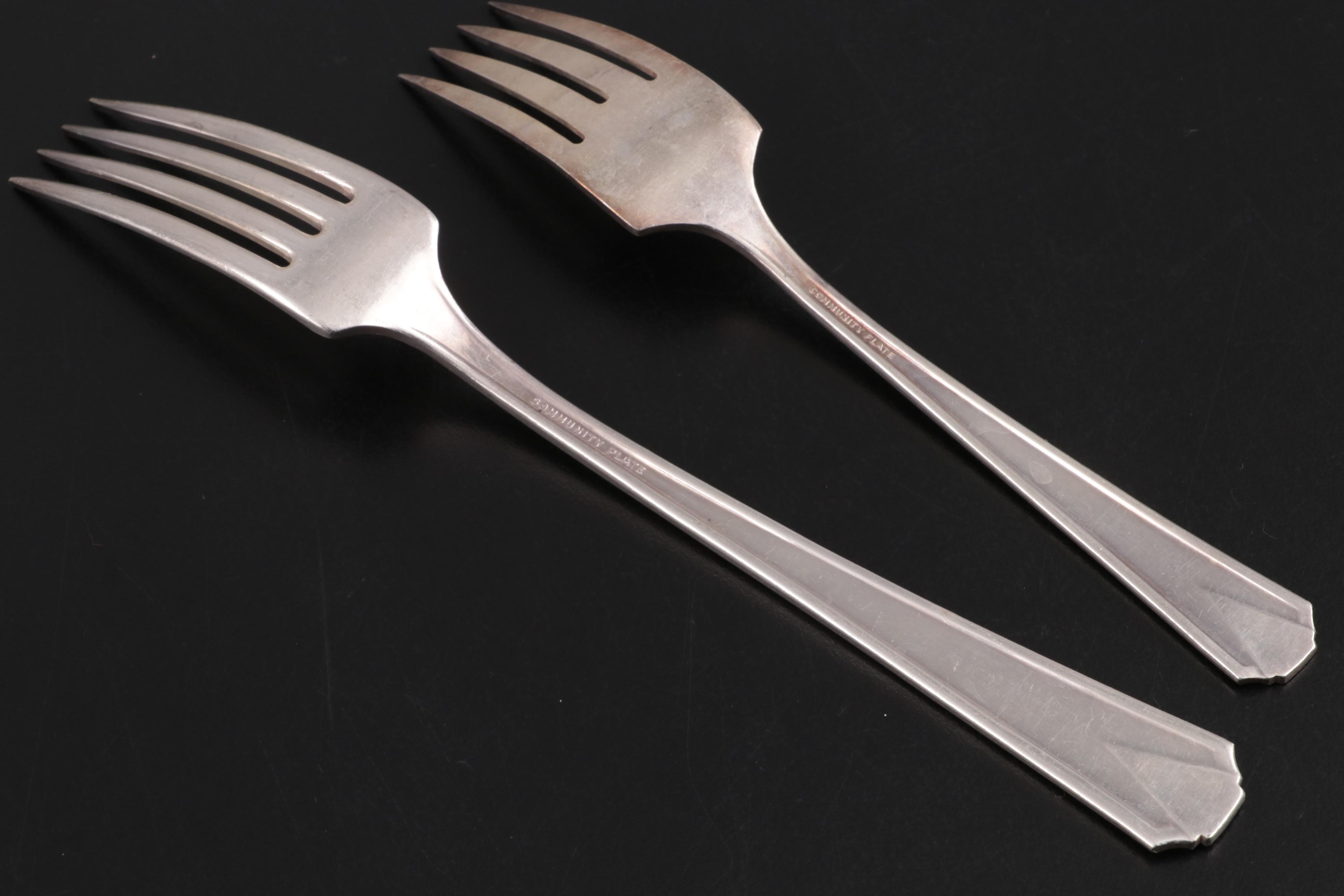 Oneida "Coronation" Silver Plate Flatware and Serving Utensils in Chest