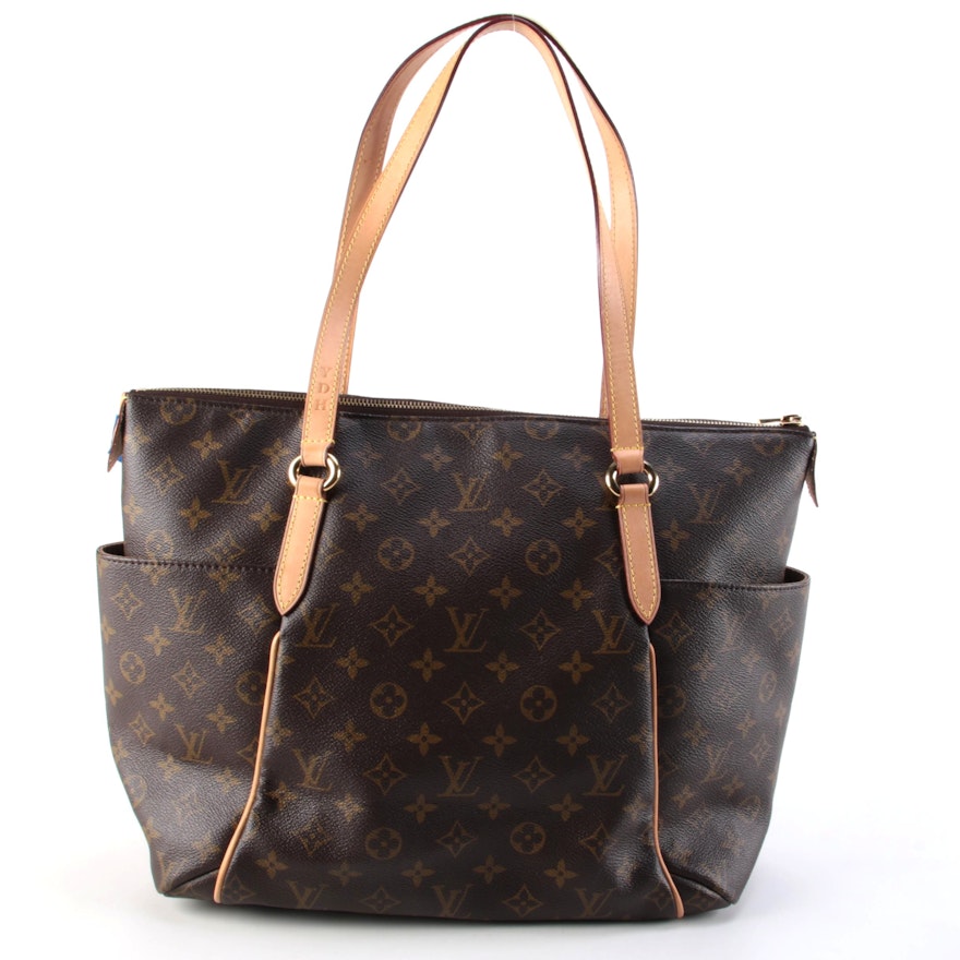 Louis Vuitton Totally MM Tote Bag in Monogram Canvas and Vachetta Leather Trim