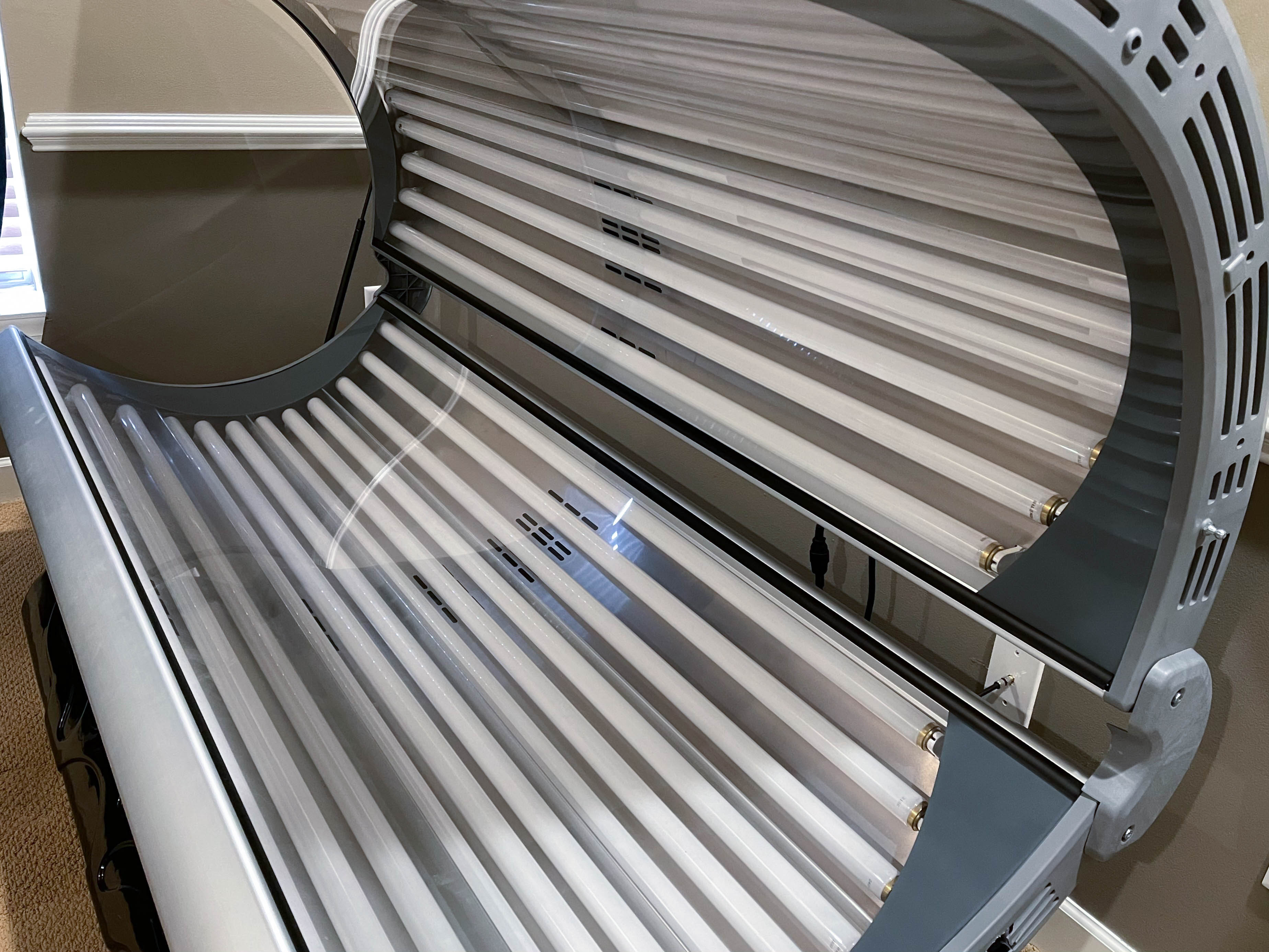 Wolff System Solar Storm 245 Tanning Bed