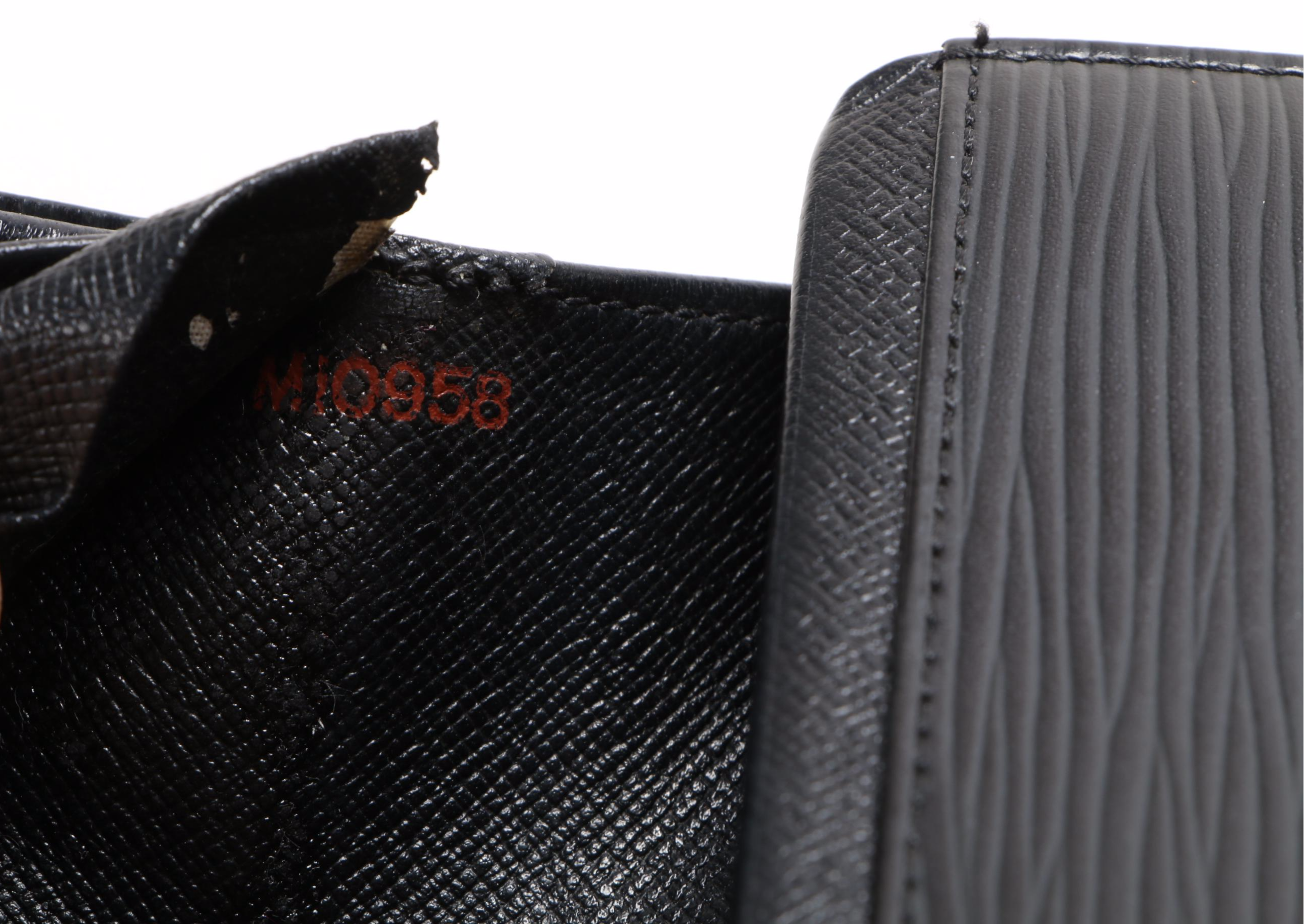 Louis Vuitton Porte-Monnaie Billets Tresor in Black Epi Leather