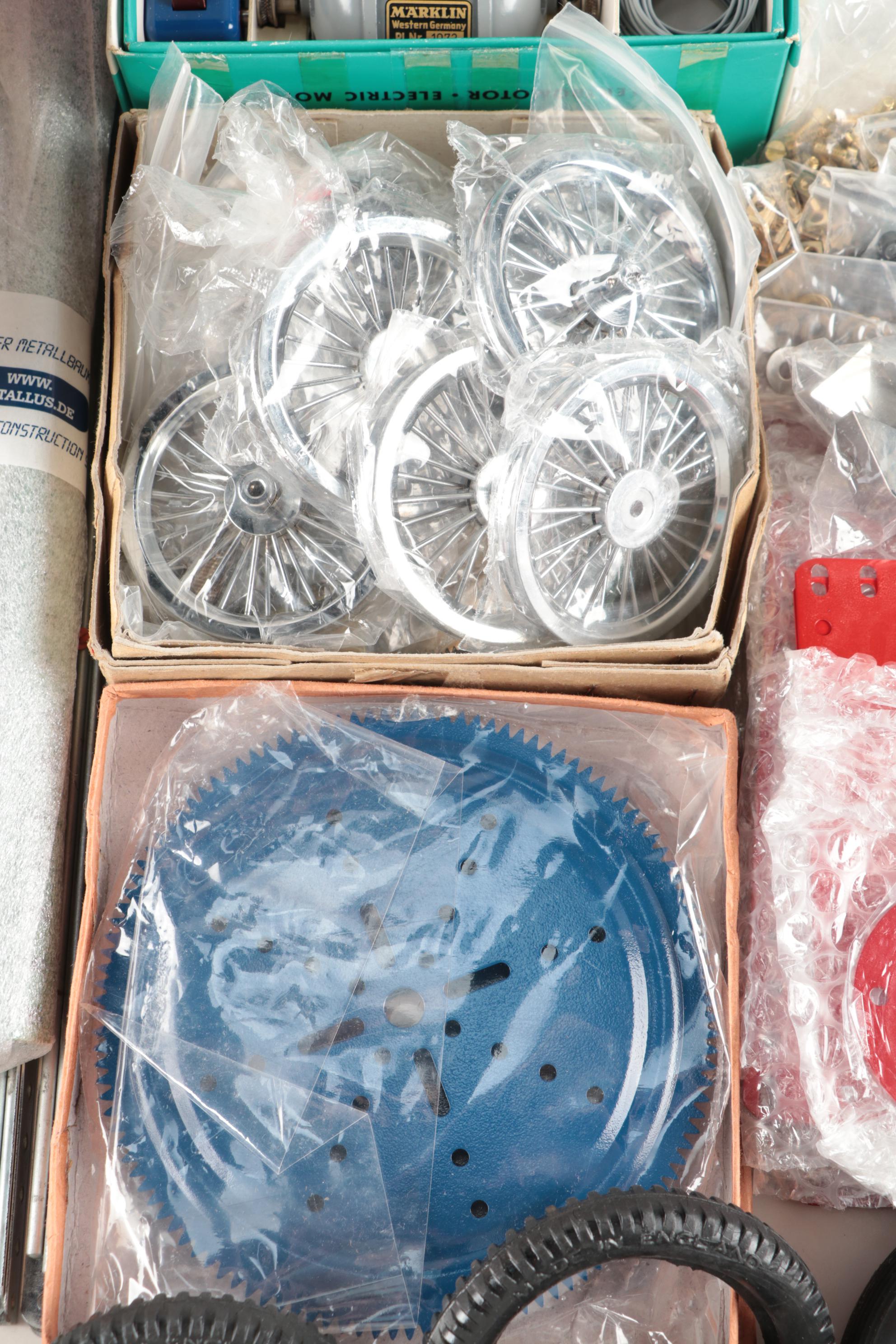 Märklin 1018 Locomotive Engines and Other Model Parts