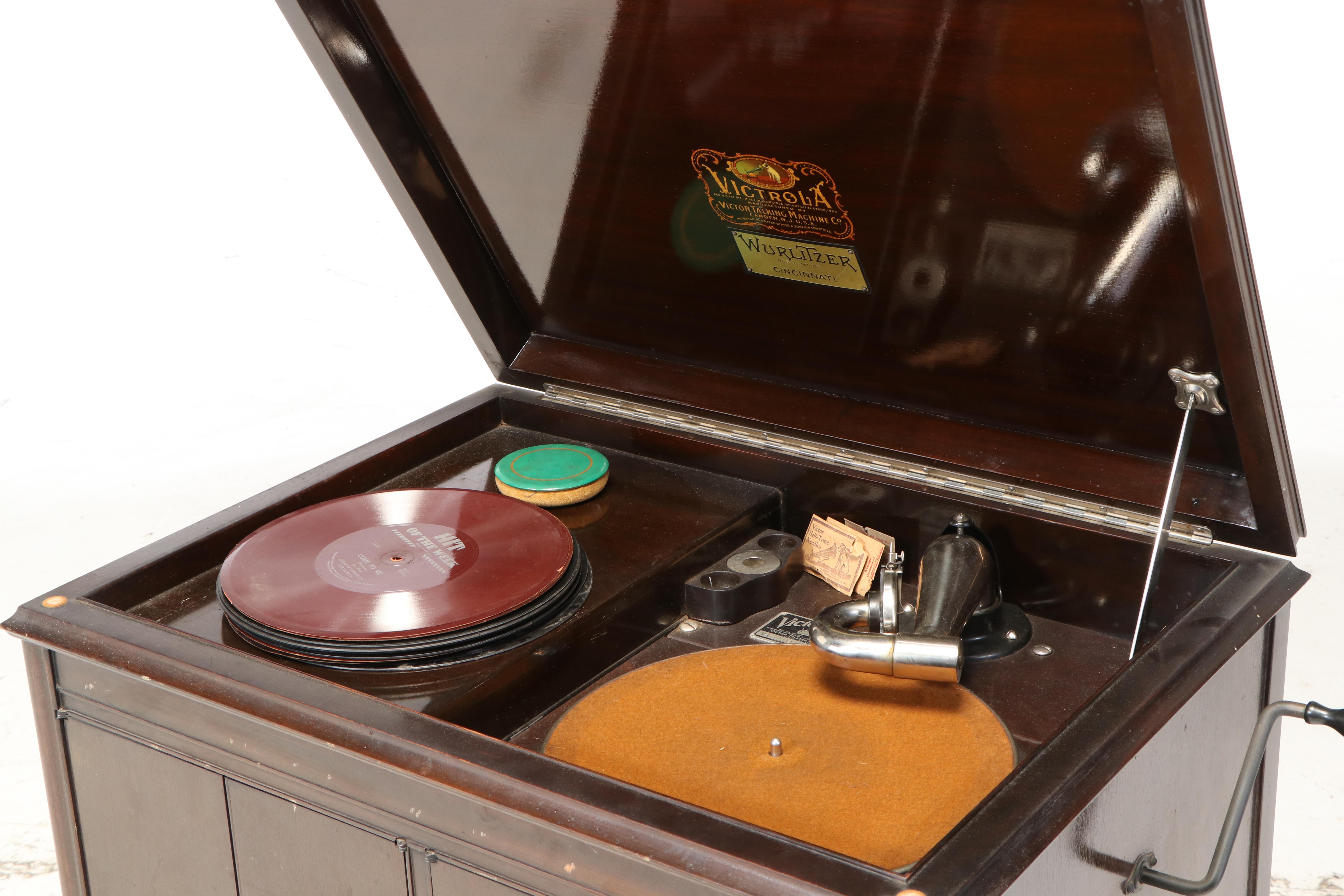 Wurlitzer Victrola Phonograph Mahogany Console, Early 20th Century