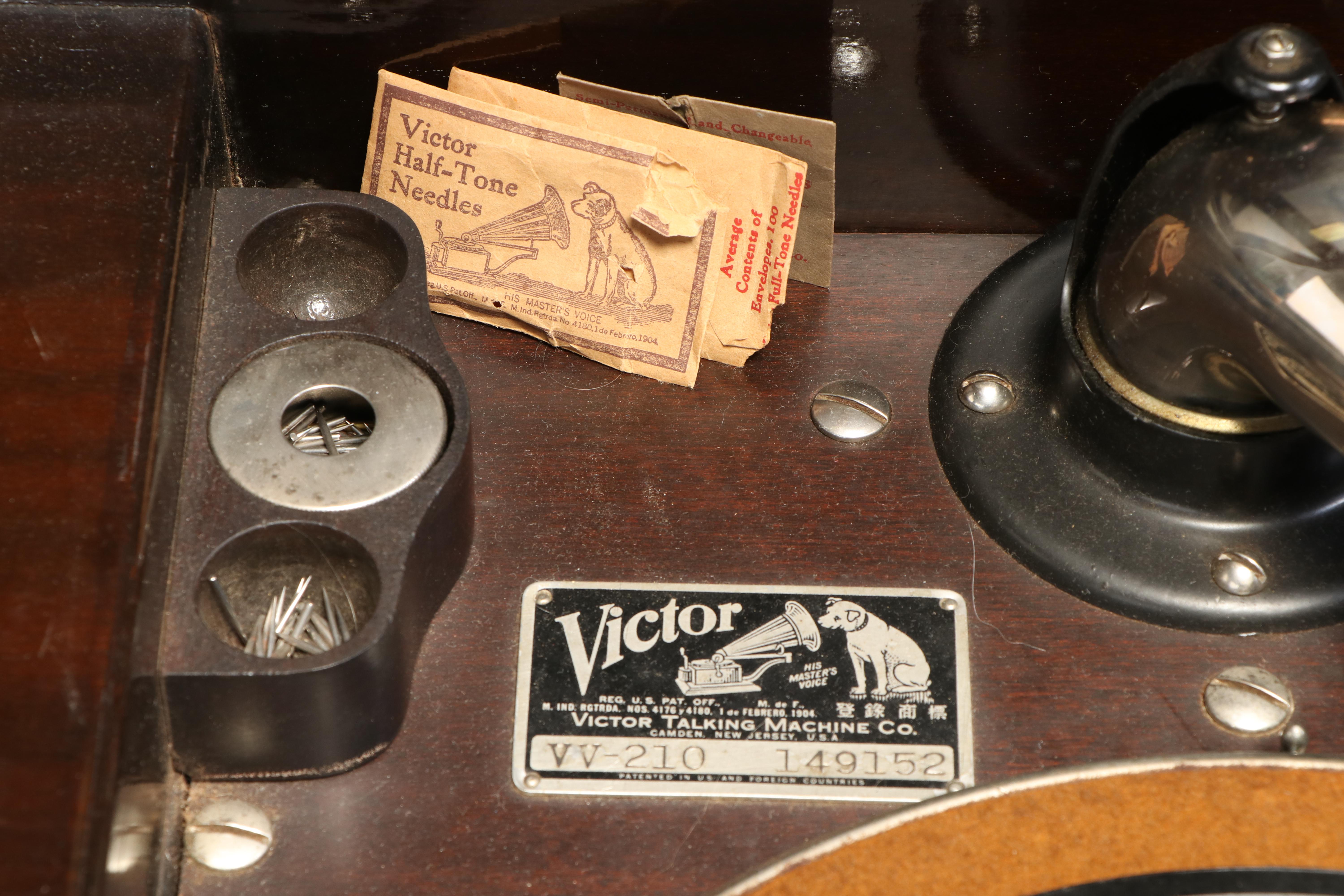 Wurlitzer Victrola Phonograph Mahogany Console, Early 20th Century