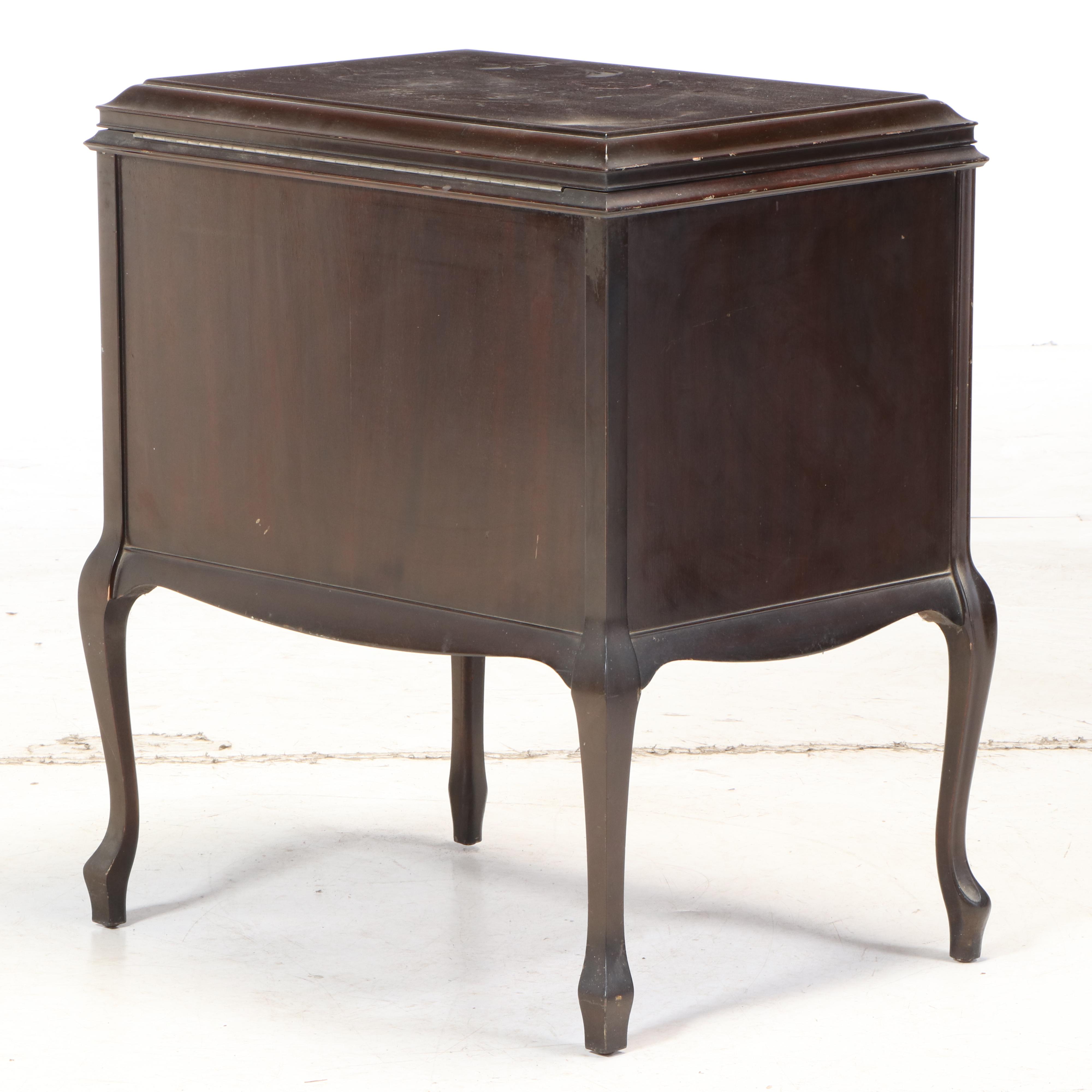 Wurlitzer Victrola Phonograph Mahogany Console, Early 20th Century