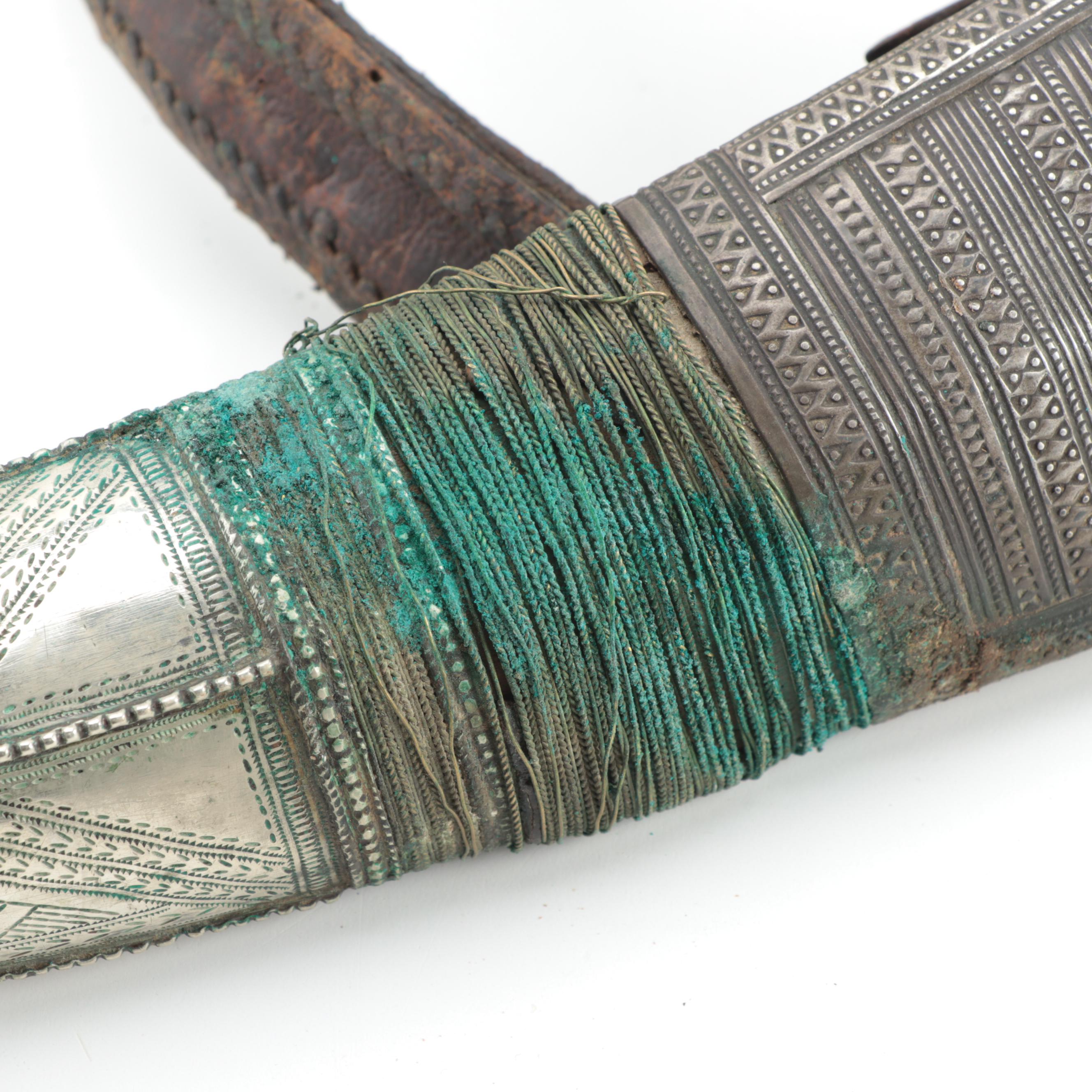 Jambiya Curved Dagger in Scabbard with Leather Belt, Mid-20th Century