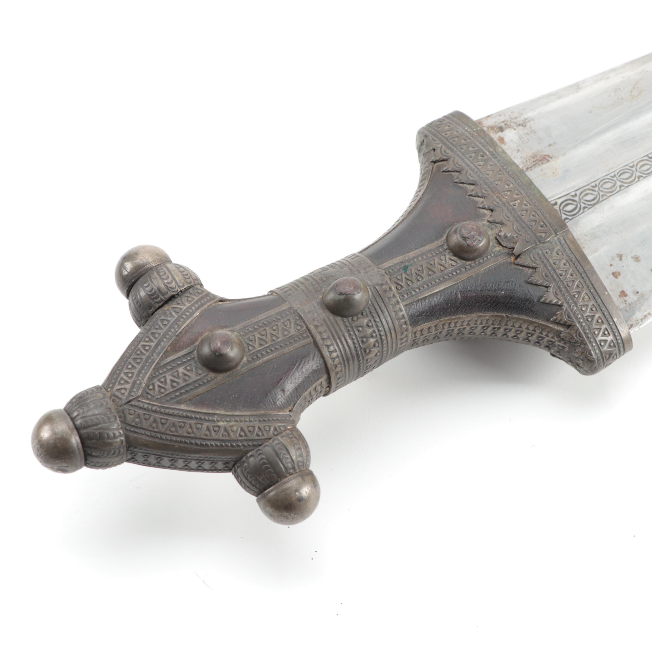 Jambiya Curved Dagger in Scabbard with Leather Belt, Mid-20th Century