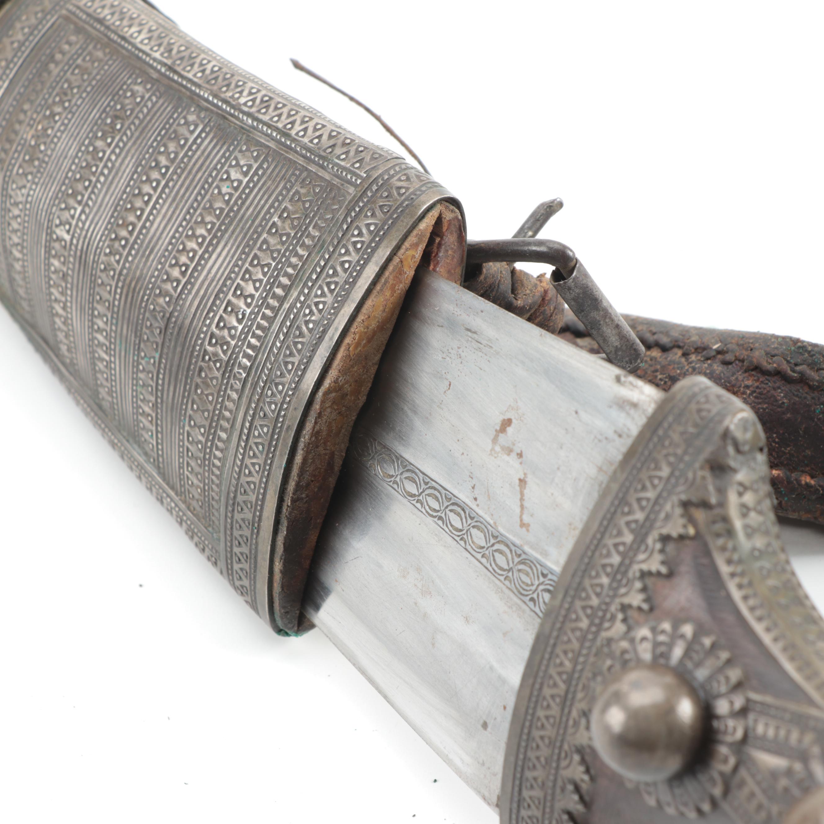 Jambiya Curved Dagger in Scabbard with Leather Belt, Mid-20th Century