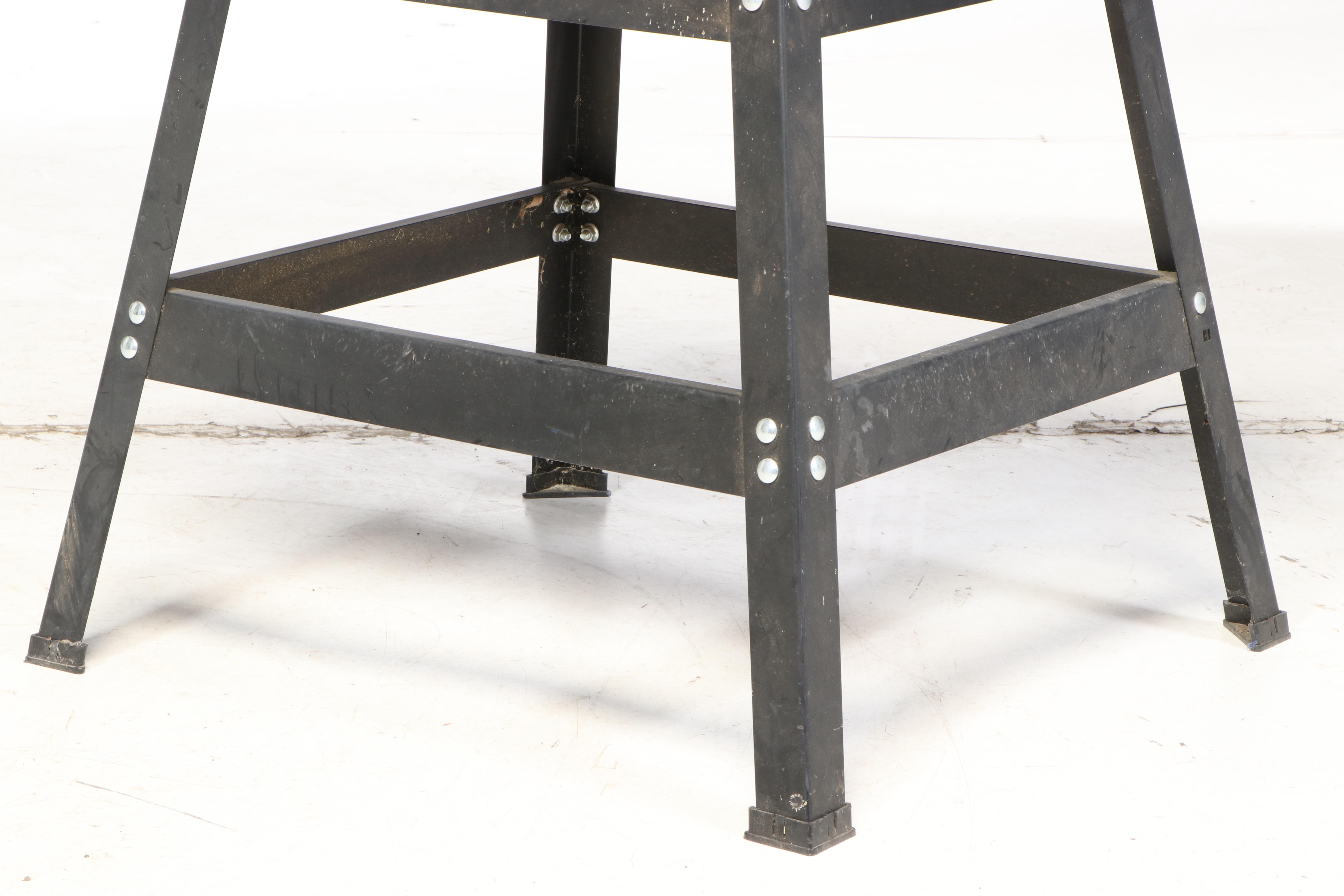 Skilsaw Model 3400 15 Amp 10" Table Saw with Stand