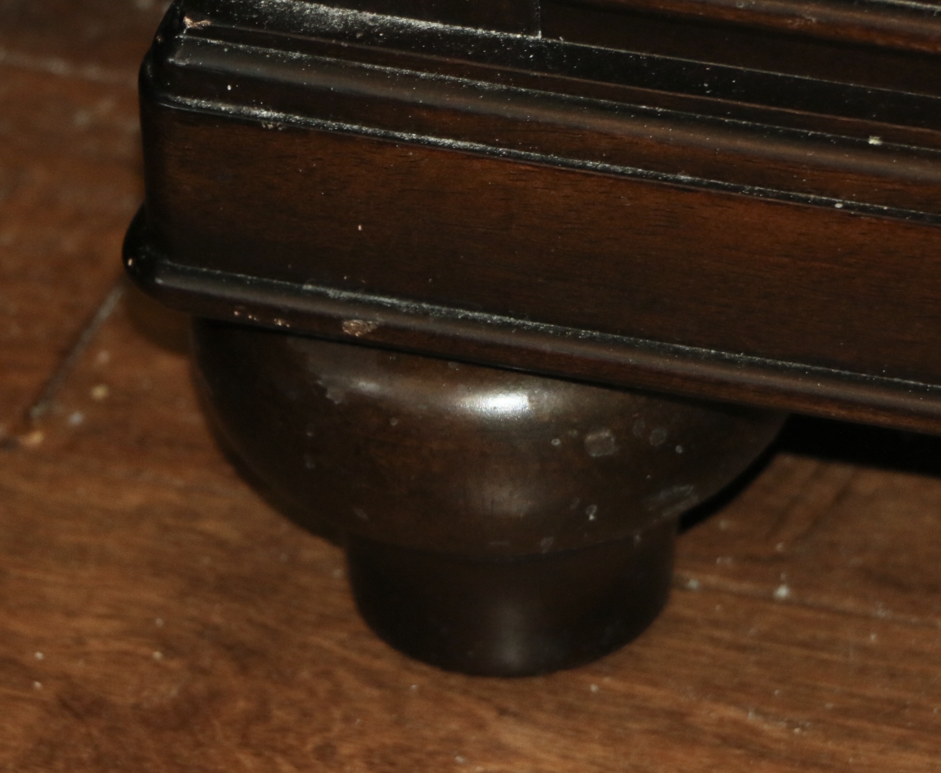 Contemporary Bedroom Set with King Size Sleigh Bed Frame, Dresser and Nightstand