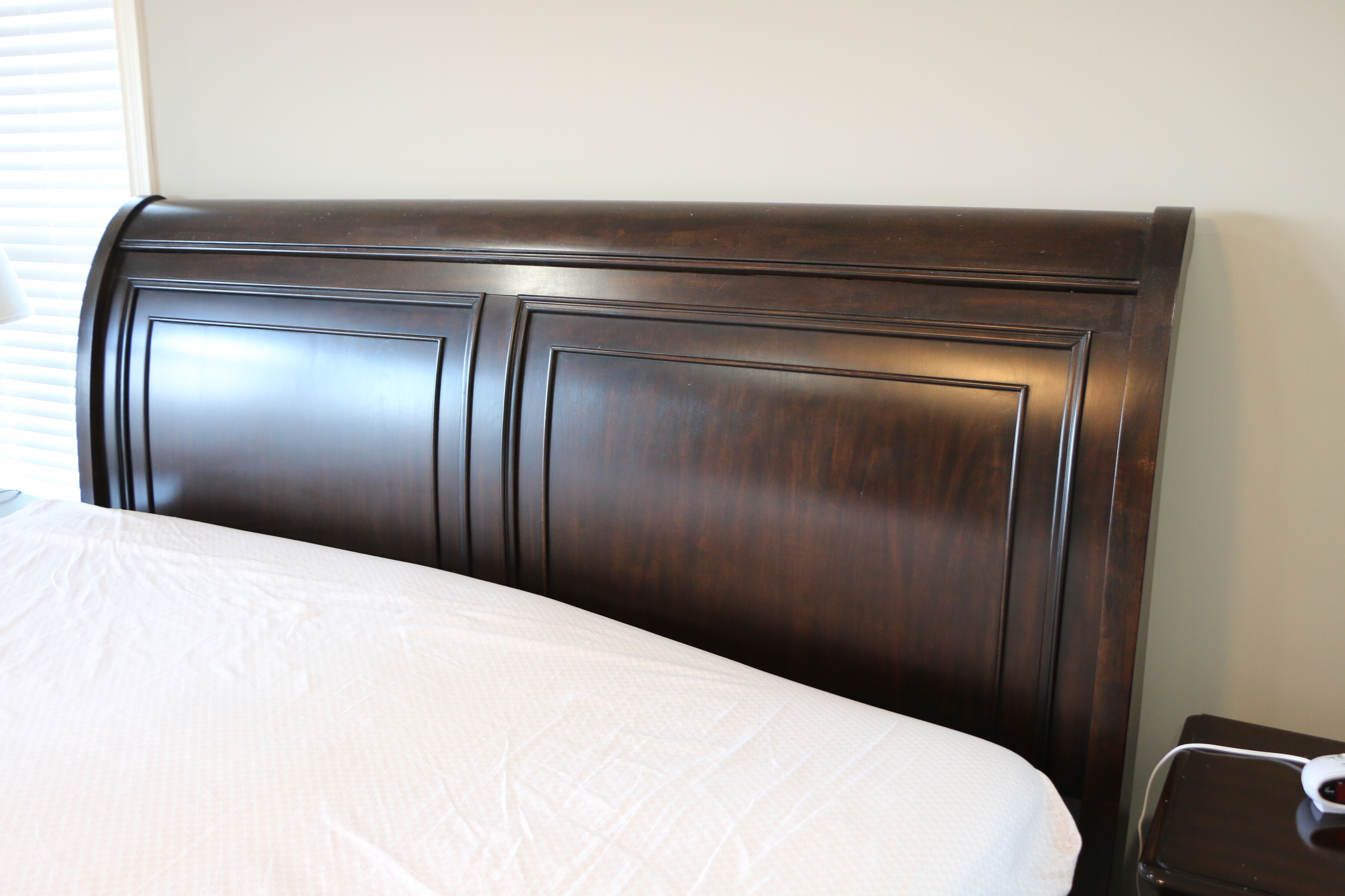 Contemporary Bedroom Set with King Size Sleigh Bed Frame, Dresser and Nightstand