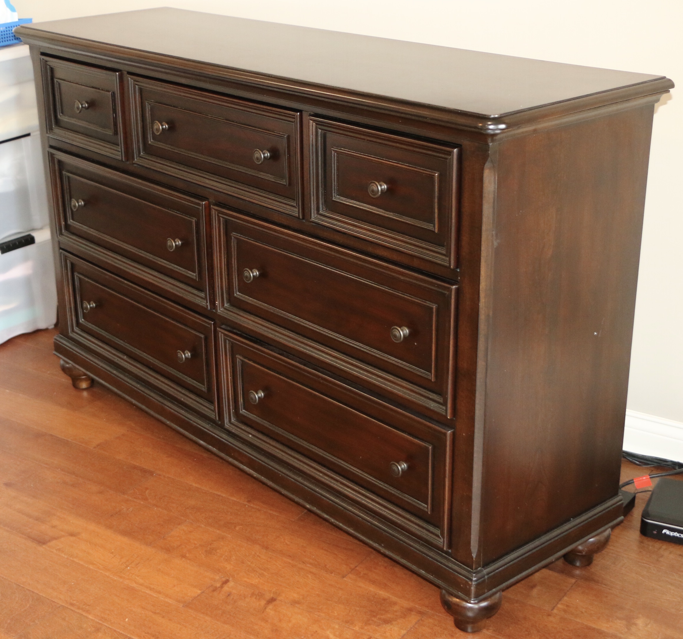 Contemporary Bedroom Set with King Size Sleigh Bed Frame, Dresser and Nightstand