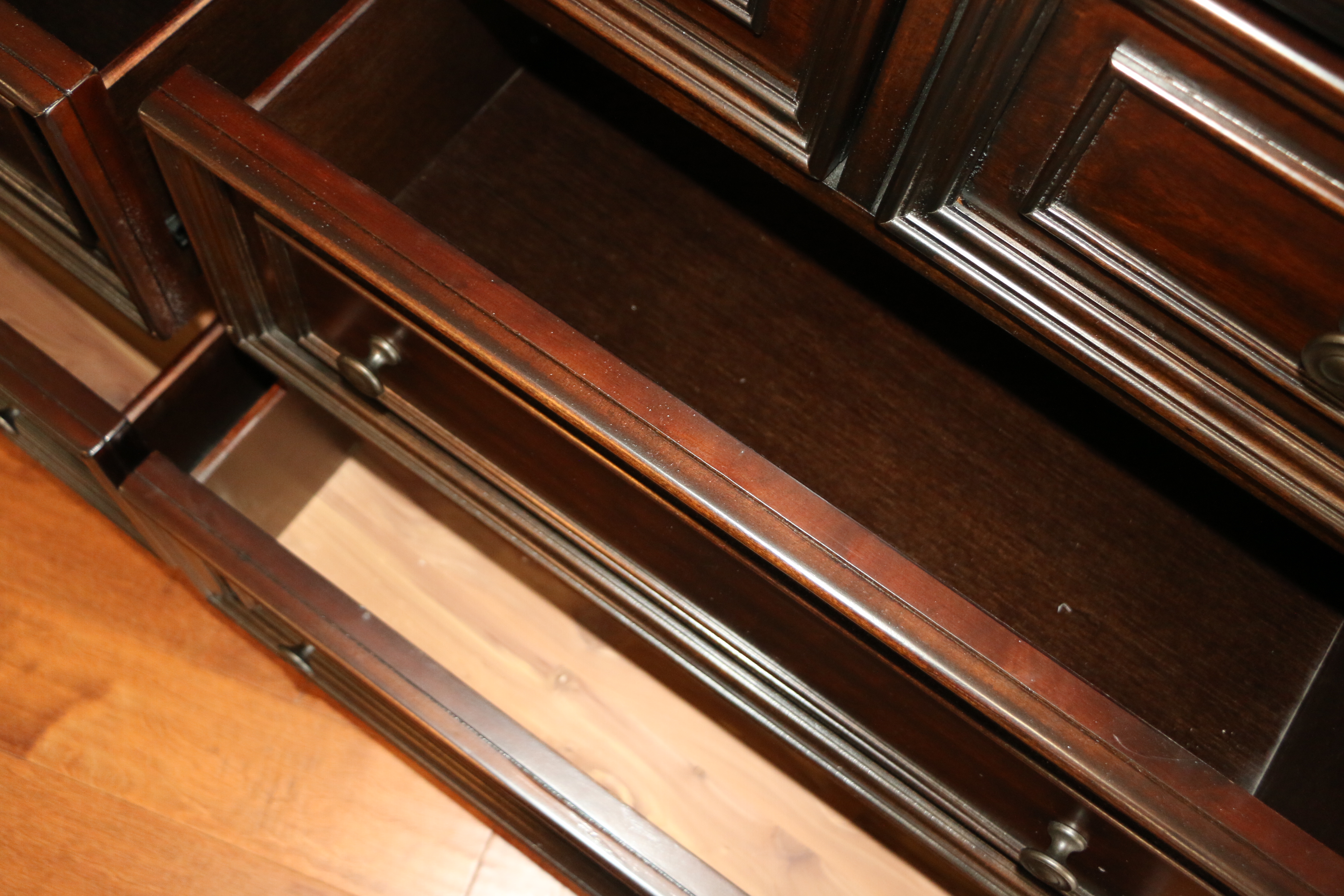 Contemporary Bedroom Set with King Size Sleigh Bed Frame, Dresser and Nightstand