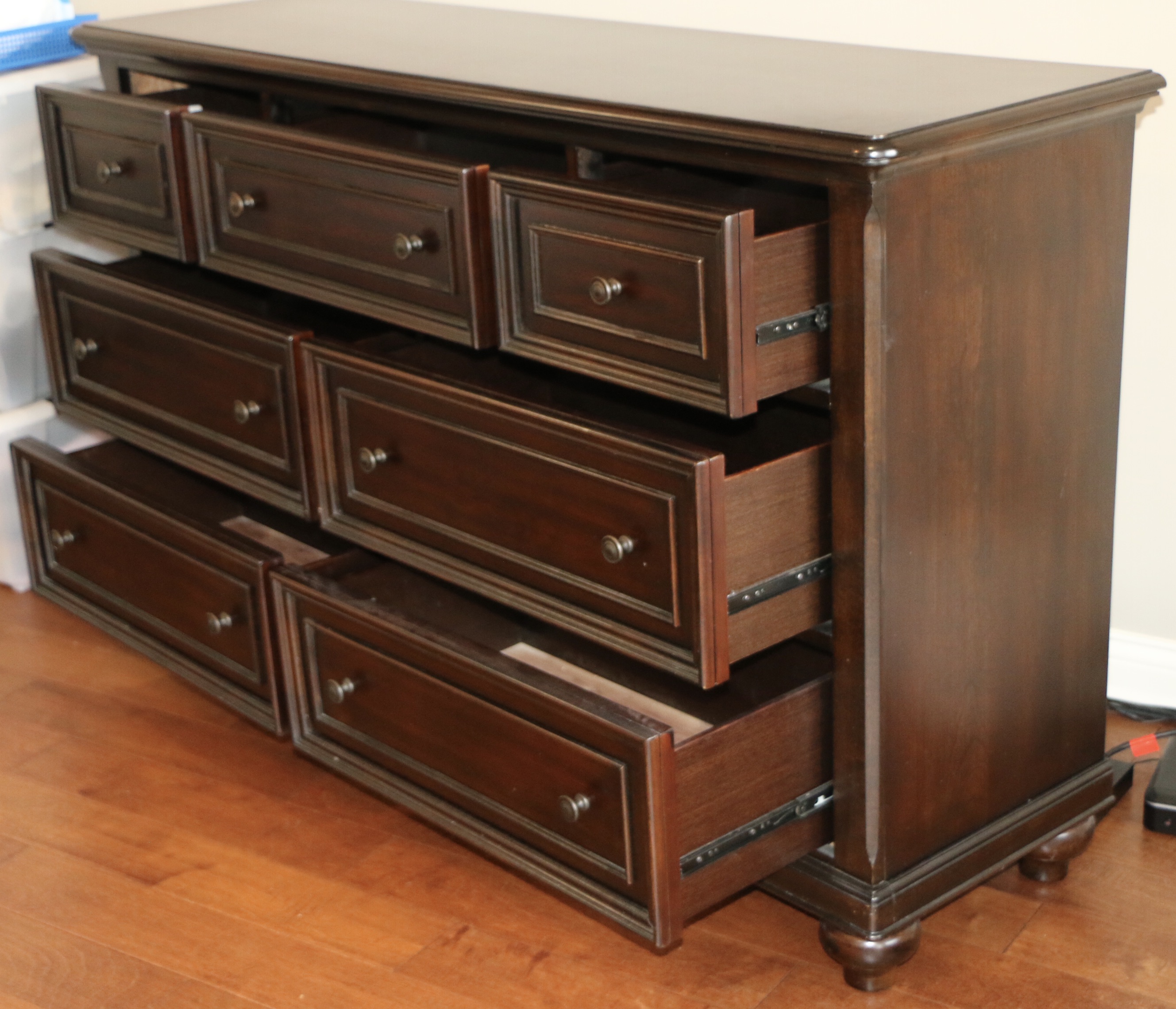 Contemporary Bedroom Set with King Size Sleigh Bed Frame, Dresser and Nightstand