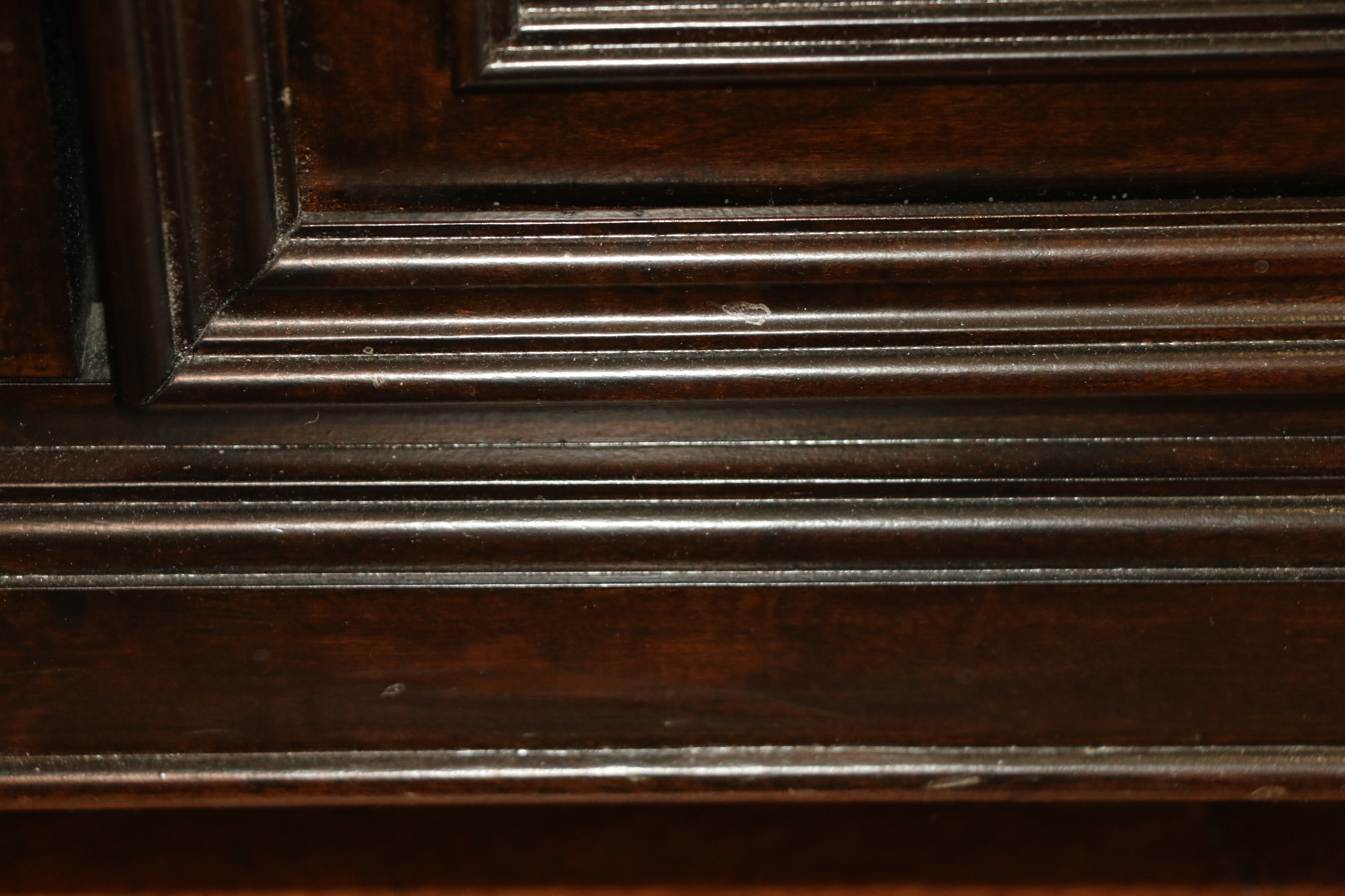 Contemporary Bedroom Set with King Size Sleigh Bed Frame, Dresser and Nightstand